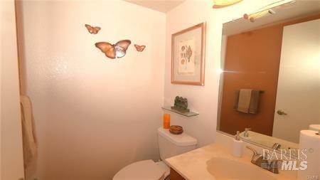 Detail Gallery Image 10 of 28 For 110 Marina Dr, Lakeport,  CA 95453 - 2 Beds | 1/1 Baths