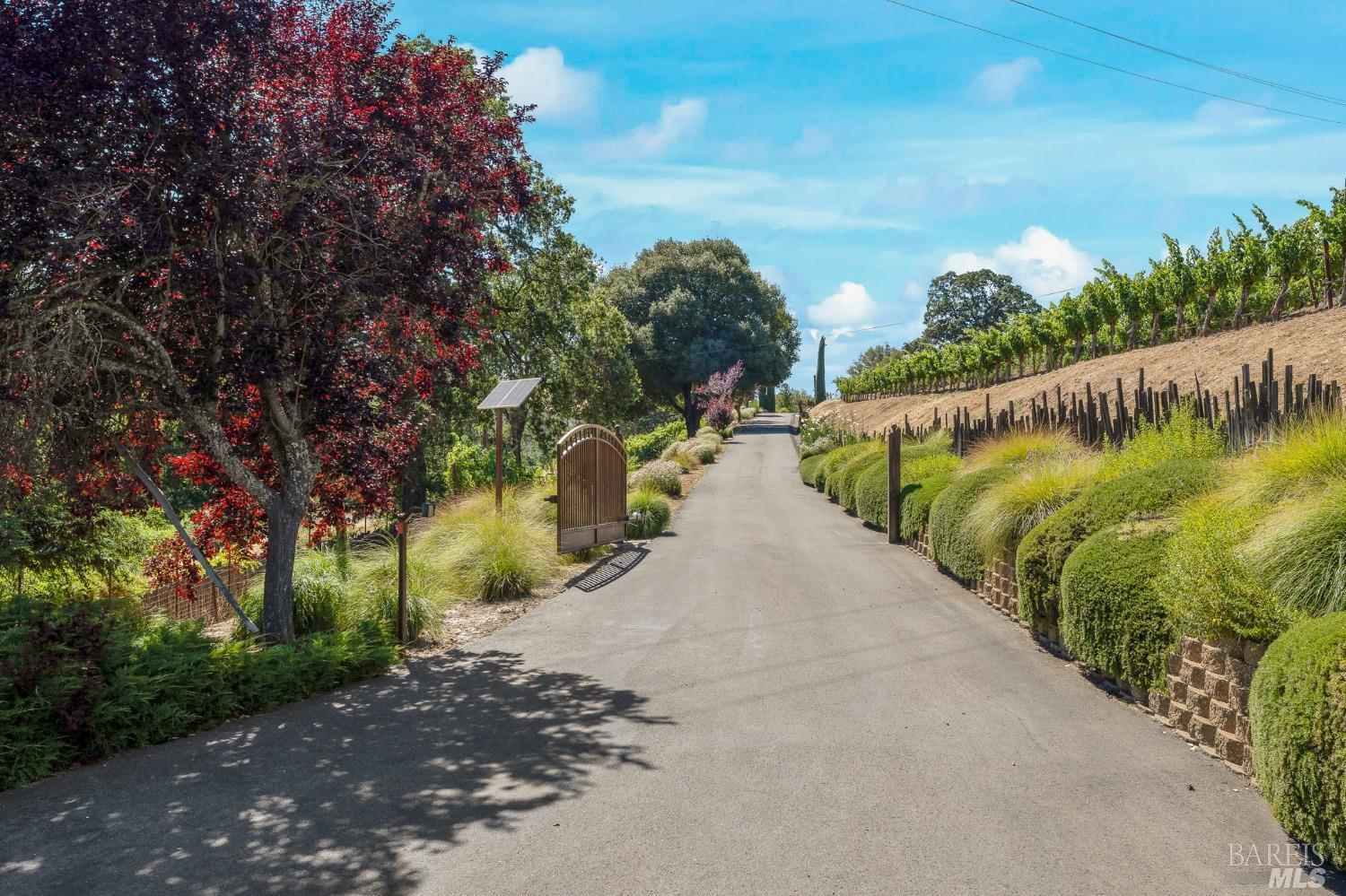 Detail Gallery Image 1 of 53 For 6201 Old River Rd, Ukiah,  CA 95482 - 4 Beds | 2 Baths