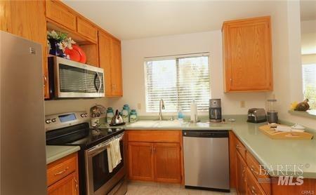 Detail Gallery Image 8 of 28 For 110 Marina Dr, Lakeport,  CA 95453 - 2 Beds | 1/1 Baths