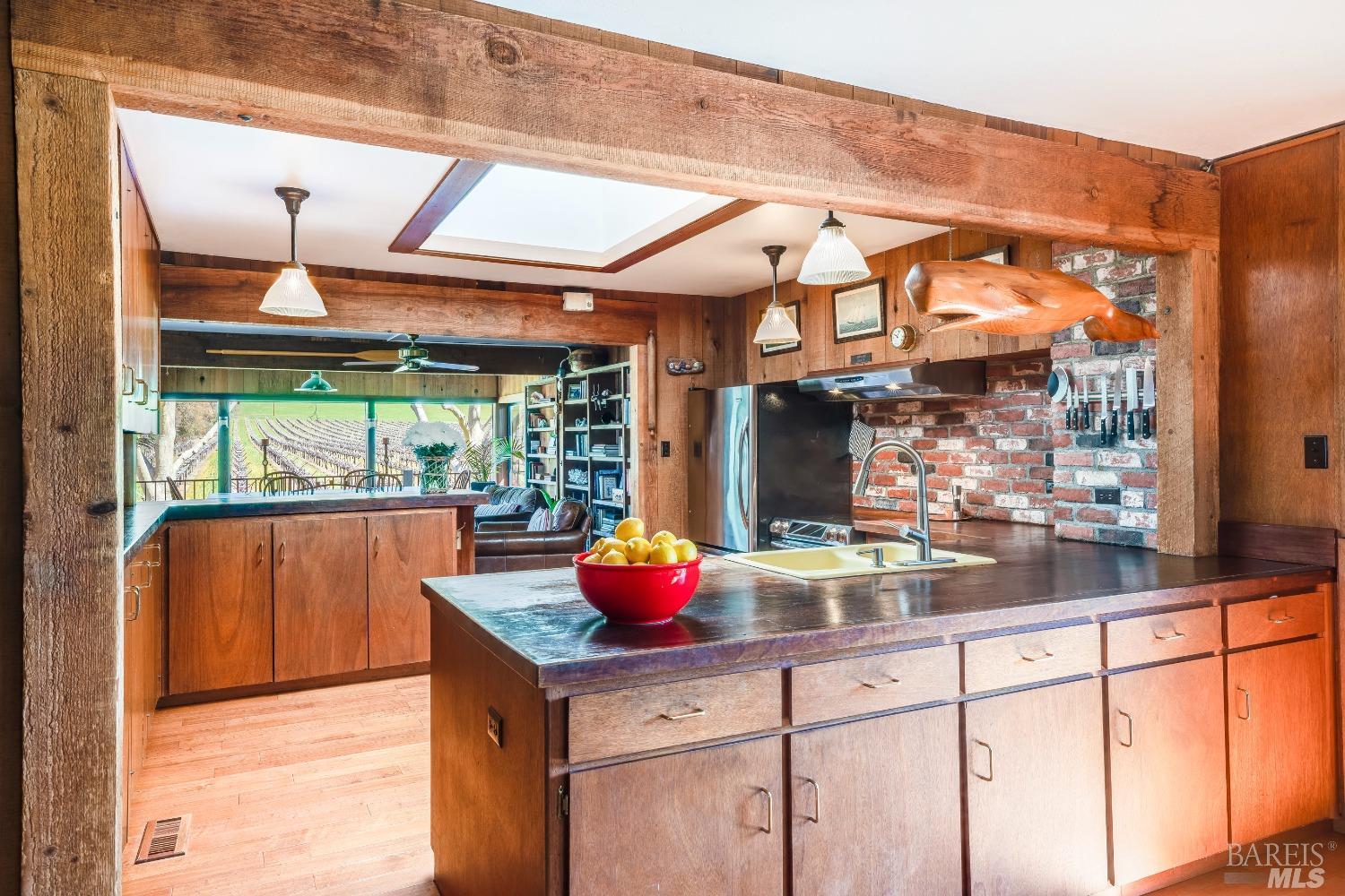 Detail Gallery Image 8 of 53 For 6201 Old River Rd, Ukiah,  CA 95482 - 4 Beds | 2 Baths