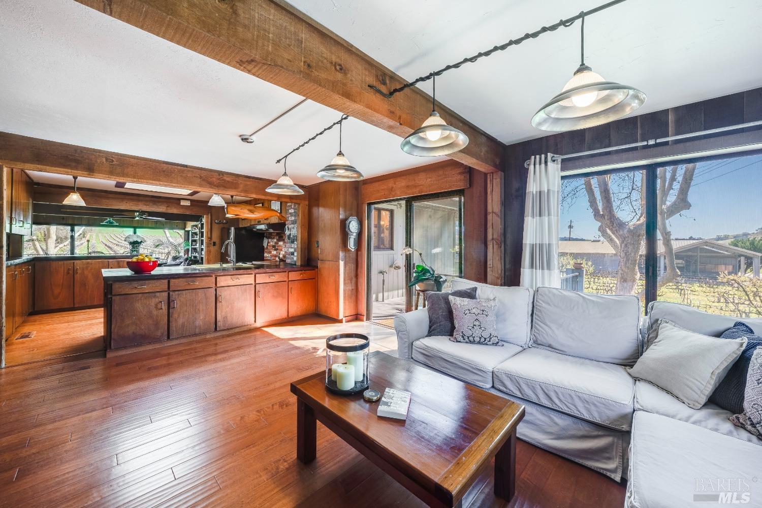 Detail Gallery Image 7 of 53 For 6201 Old River Rd, Ukiah,  CA 95482 - 4 Beds | 2 Baths