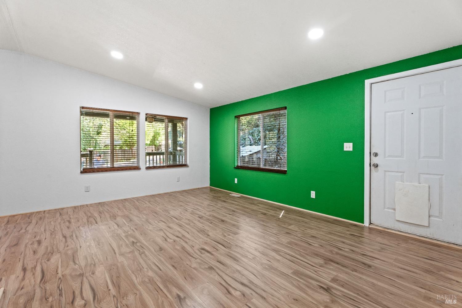 Detail Gallery Image 16 of 21 For 28474 N Highway 101 Unkn, Willits,  CA 95490 - 3 Beds | 2 Baths