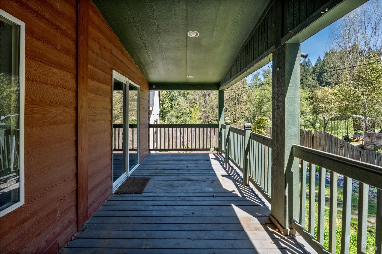 Detail Gallery Image 3 of 21 For 28474 N Highway 101 Unkn, Willits,  CA 95490 - 3 Beds | 2 Baths