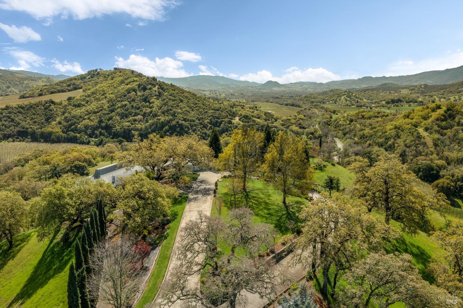 Detail Gallery Image 4 of 50 For 241 Henry Station Rd, Ukiah,  CA 95482 - 3 Beds | 3 Baths