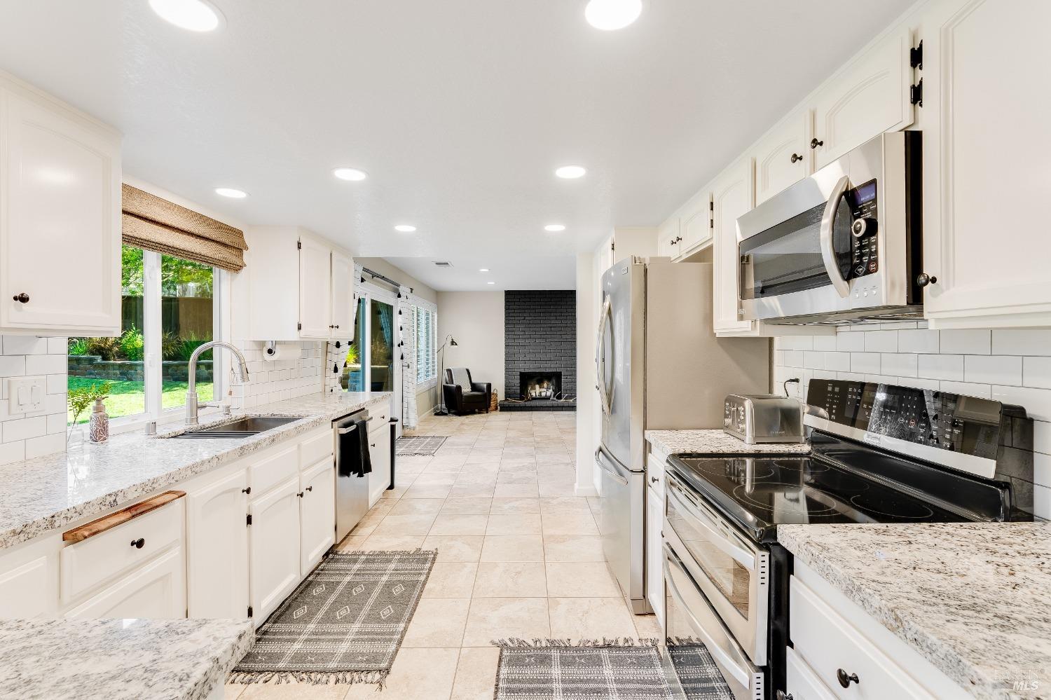 Detail Gallery Image 9 of 47 For 933 Rose Dr, Benicia,  CA 94510 - 3 Beds | 2/1 Baths