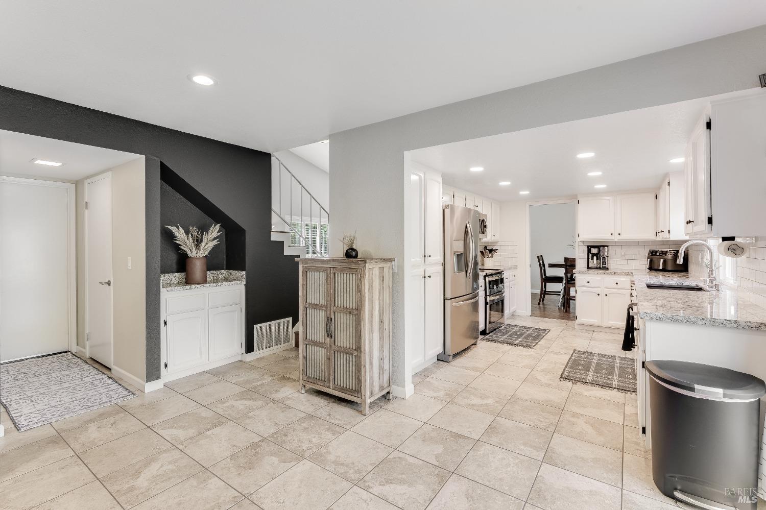 Detail Gallery Image 14 of 47 For 933 Rose Dr, Benicia,  CA 94510 - 3 Beds | 2/1 Baths