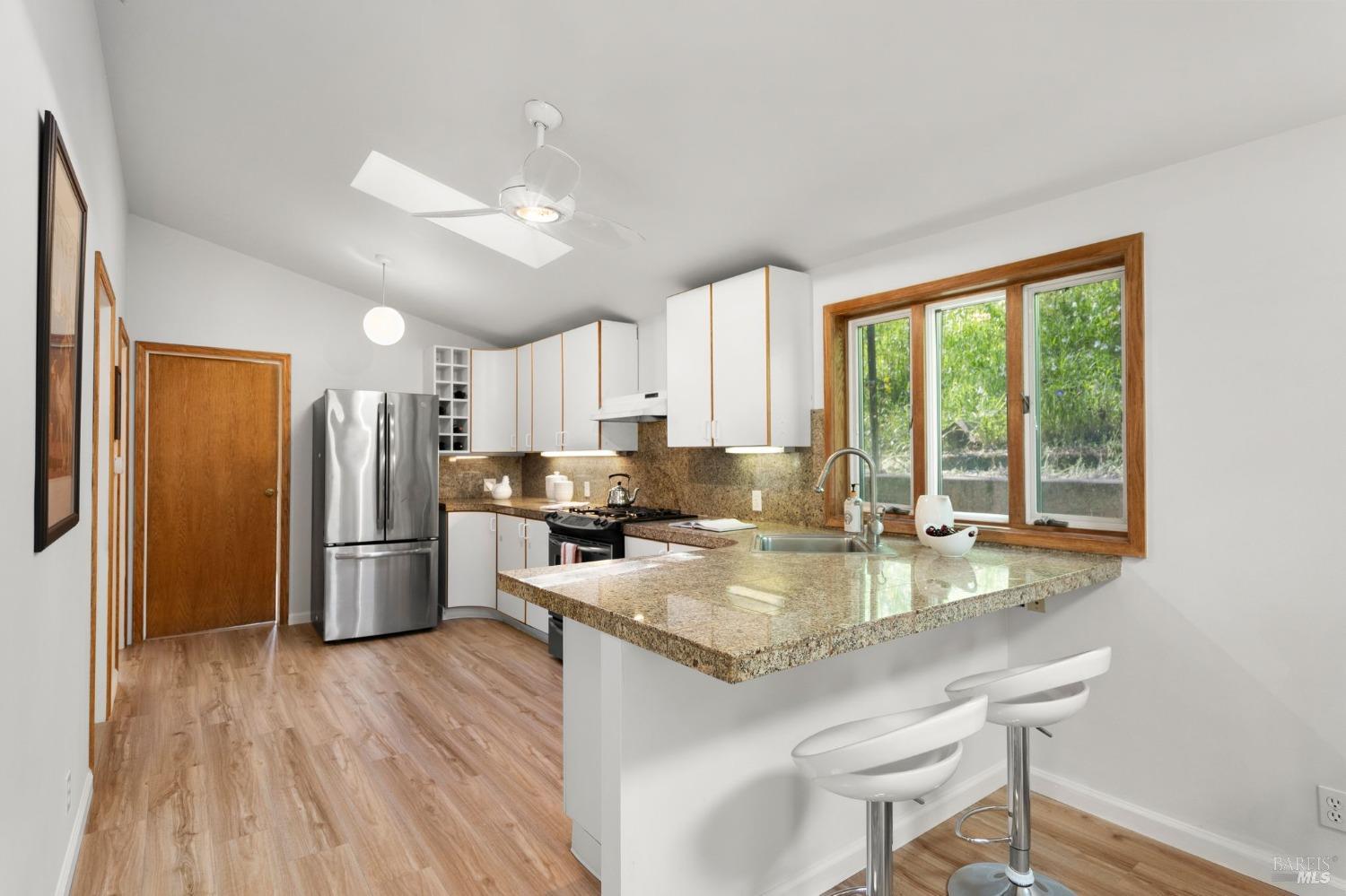 Detail Gallery Image 8 of 24 For 31 Aztec Ave, Forest Knolls,  CA 94933 - 2 Beds | 1 Baths