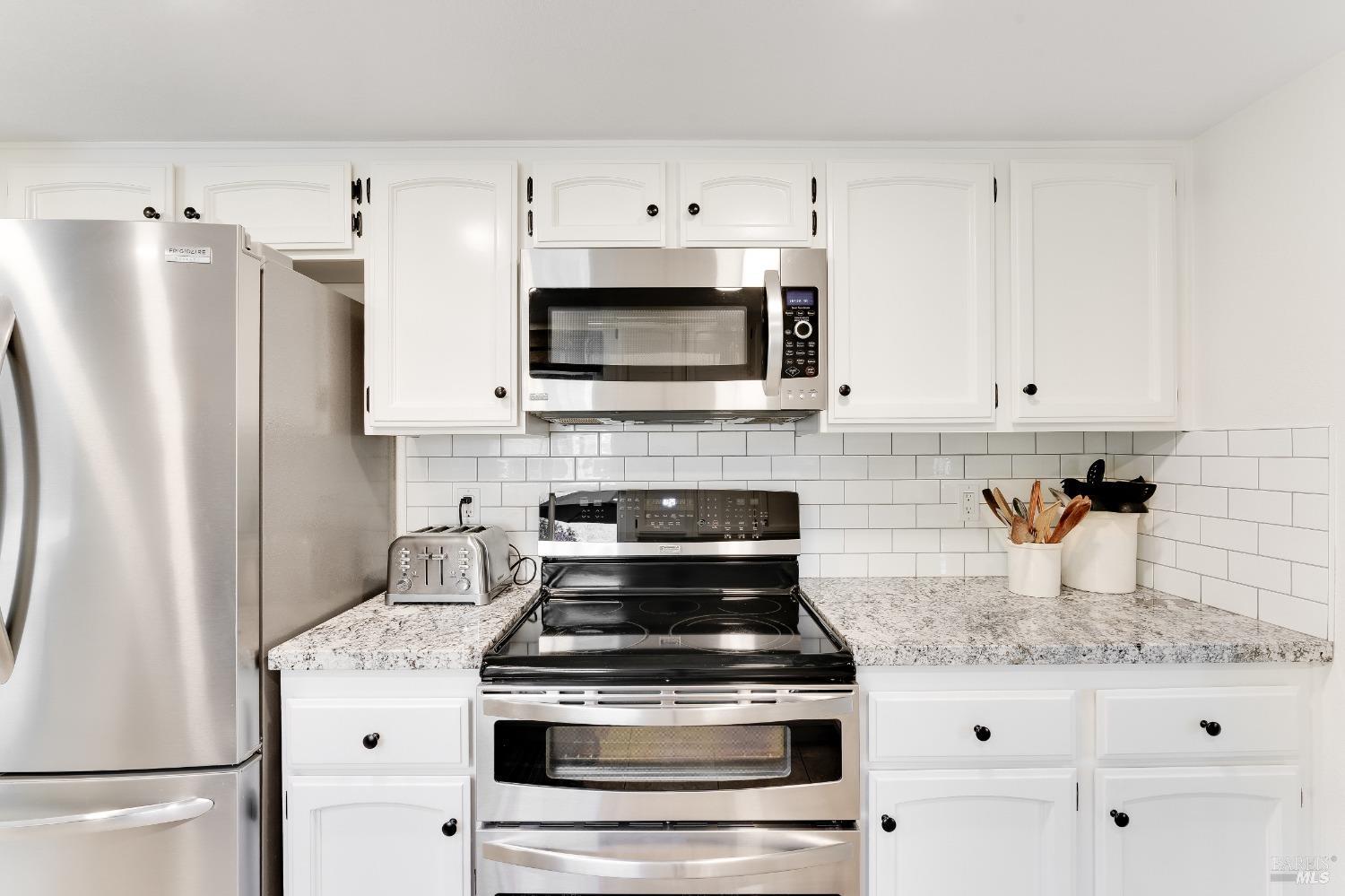 Detail Gallery Image 10 of 47 For 933 Rose Dr, Benicia,  CA 94510 - 3 Beds | 2/1 Baths