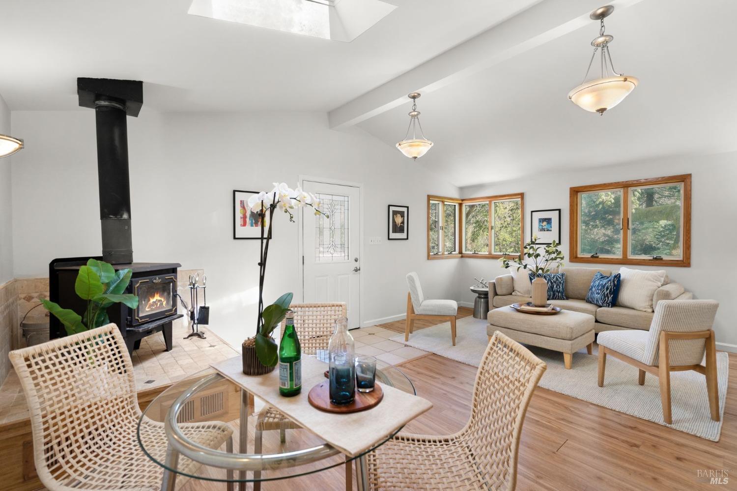 Detail Gallery Image 10 of 24 For 31 Aztec Ave, Forest Knolls,  CA 94933 - 2 Beds | 1 Baths