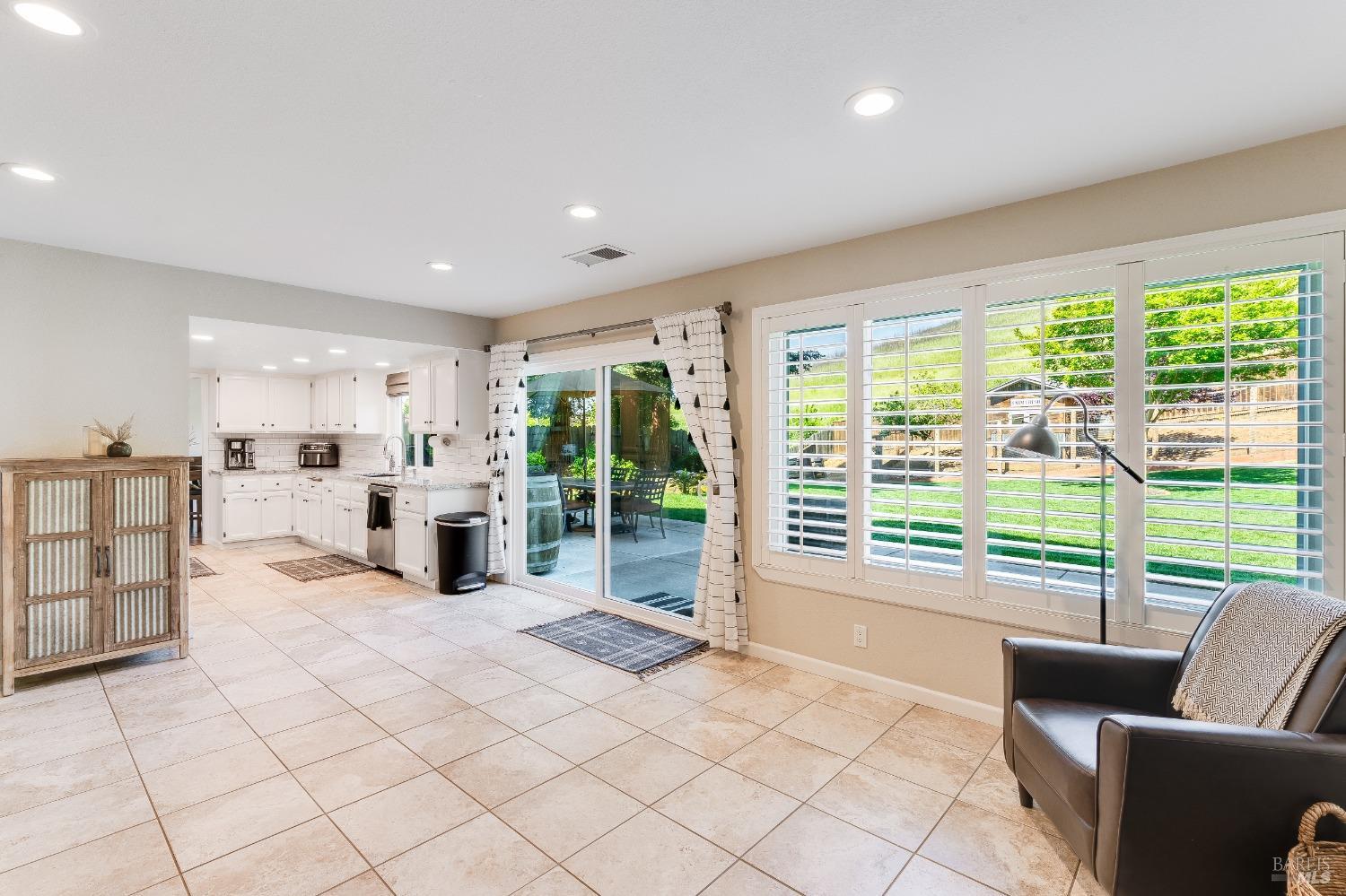 Detail Gallery Image 16 of 47 For 933 Rose Dr, Benicia,  CA 94510 - 3 Beds | 2/1 Baths
