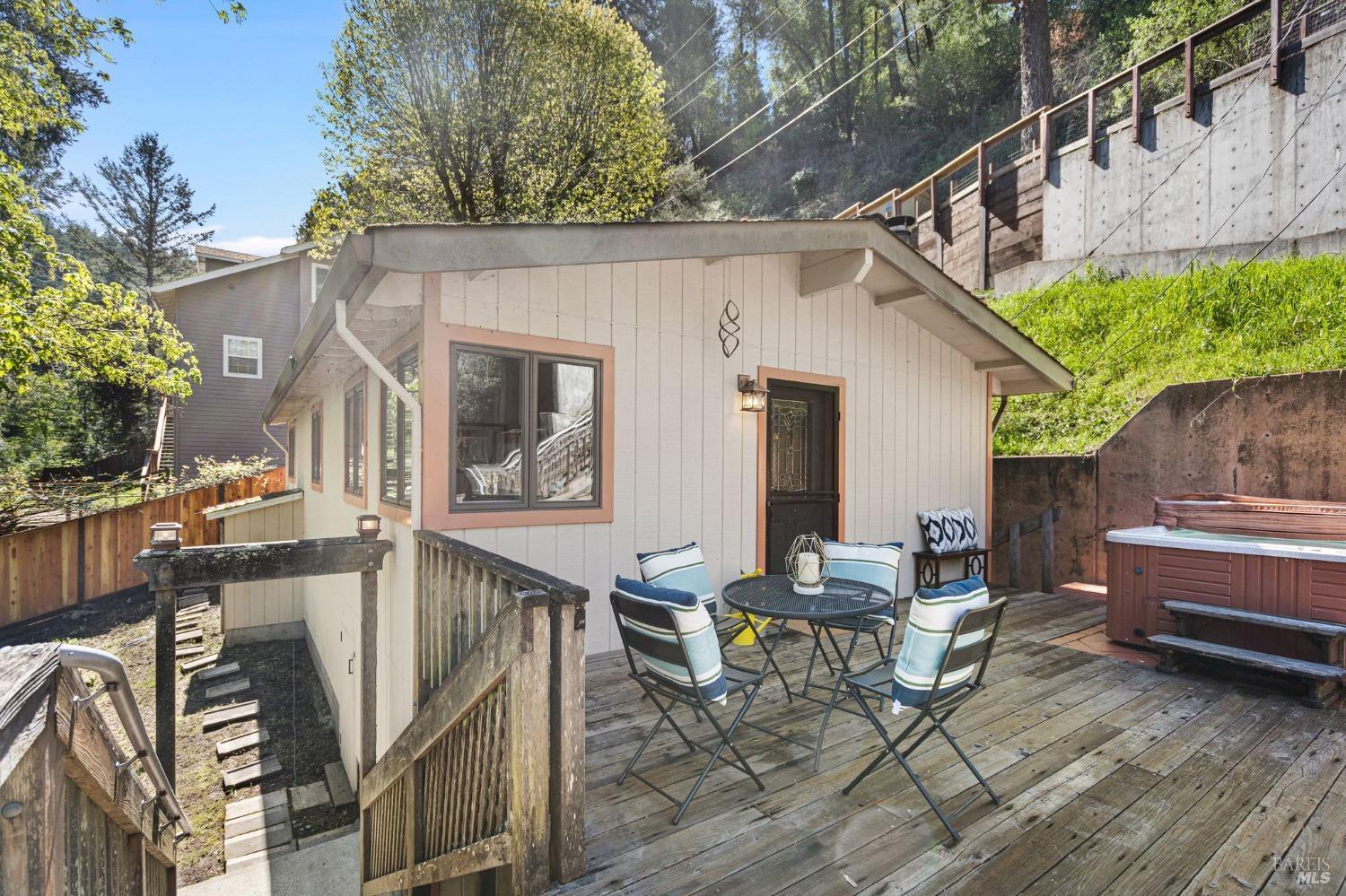 Detail Gallery Image 7 of 24 For 31 Aztec Ave, Forest Knolls,  CA 94933 - 2 Beds | 1 Baths