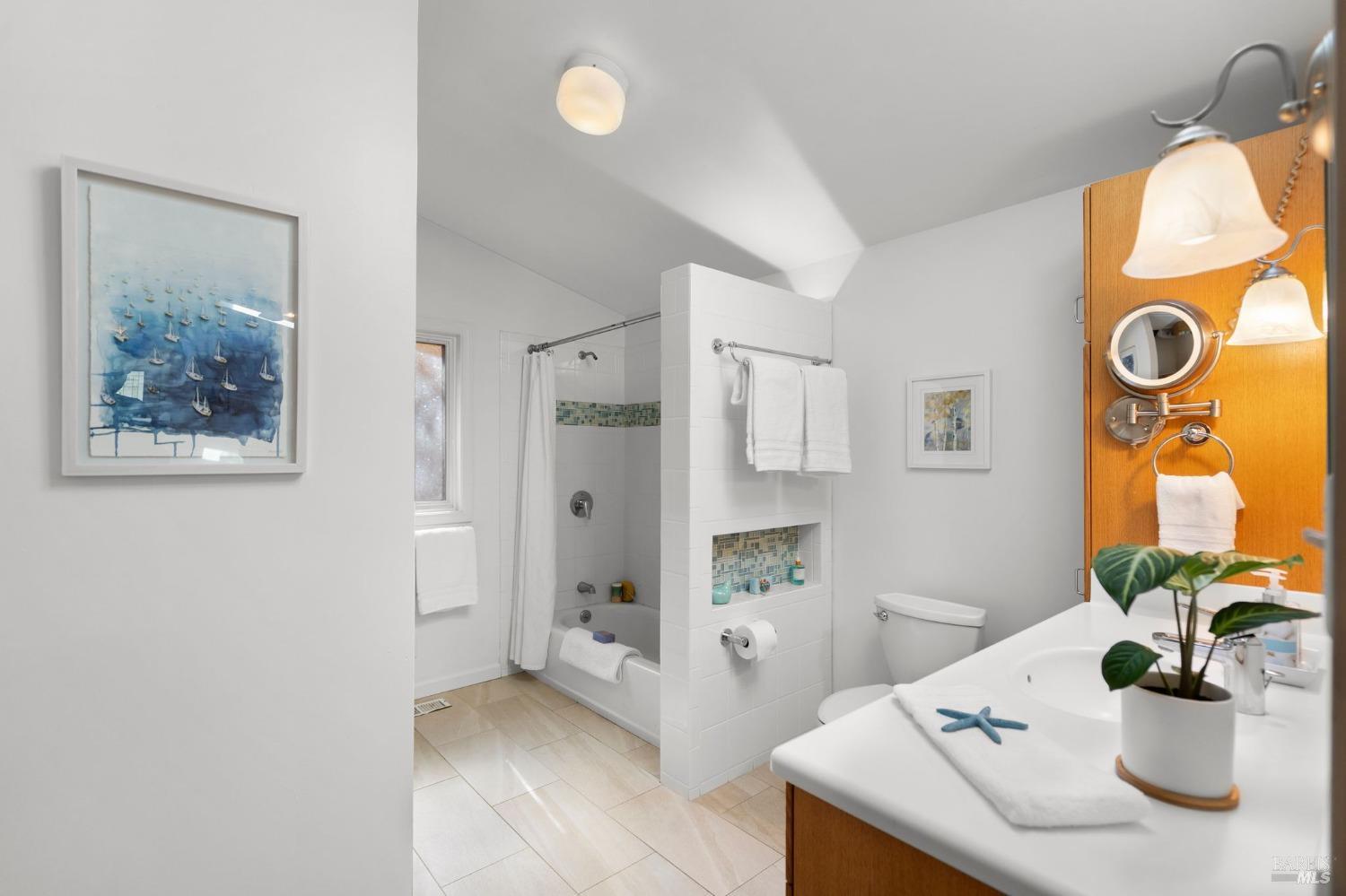 Detail Gallery Image 13 of 24 For 31 Aztec Ave, Forest Knolls,  CA 94933 - 2 Beds | 1 Baths