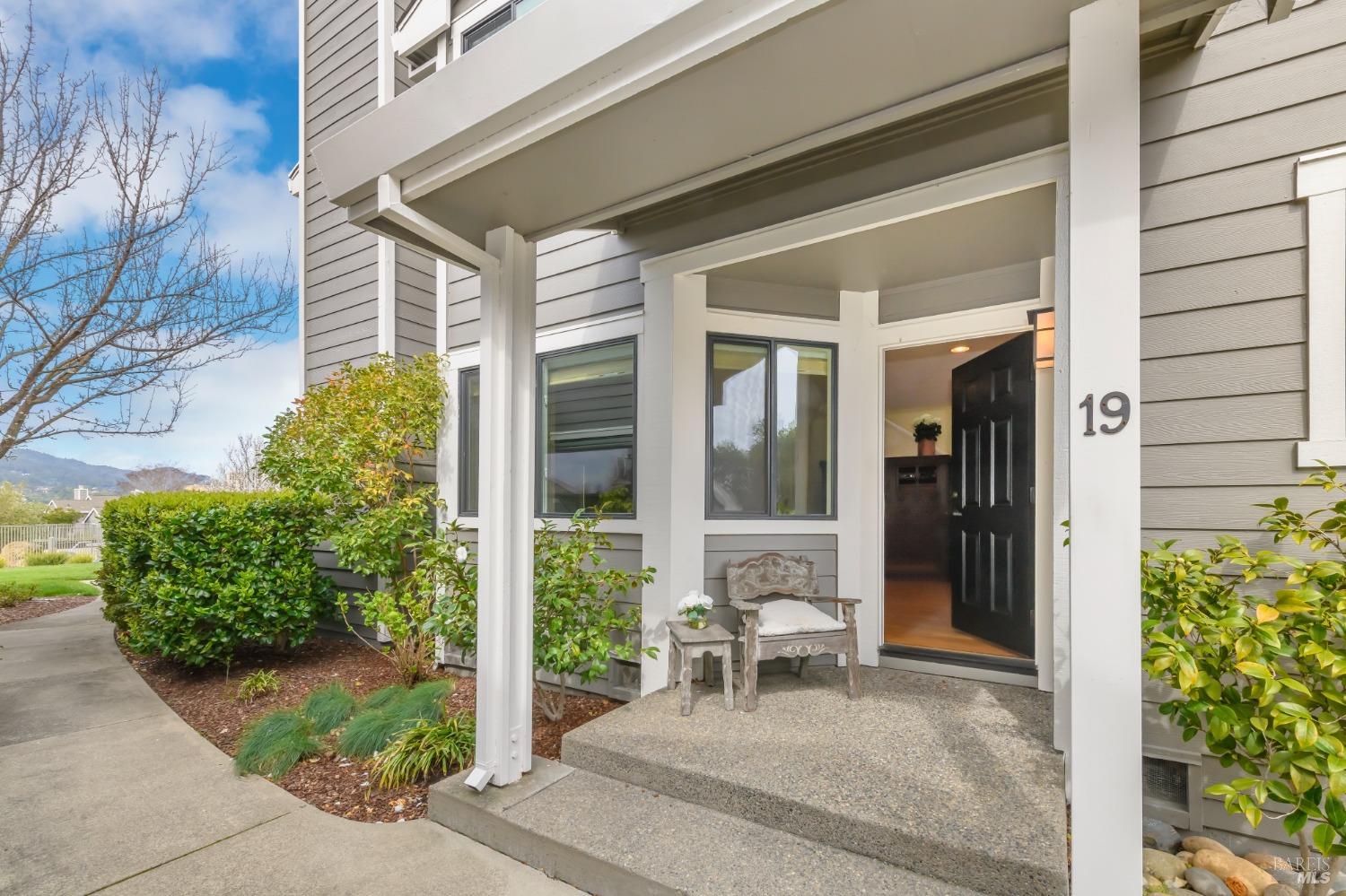 Detail Gallery Image 1 of 1 For 19 Drakes View Cir, Greenbrae,  CA 94904 - 3 Beds | 2/1 Baths