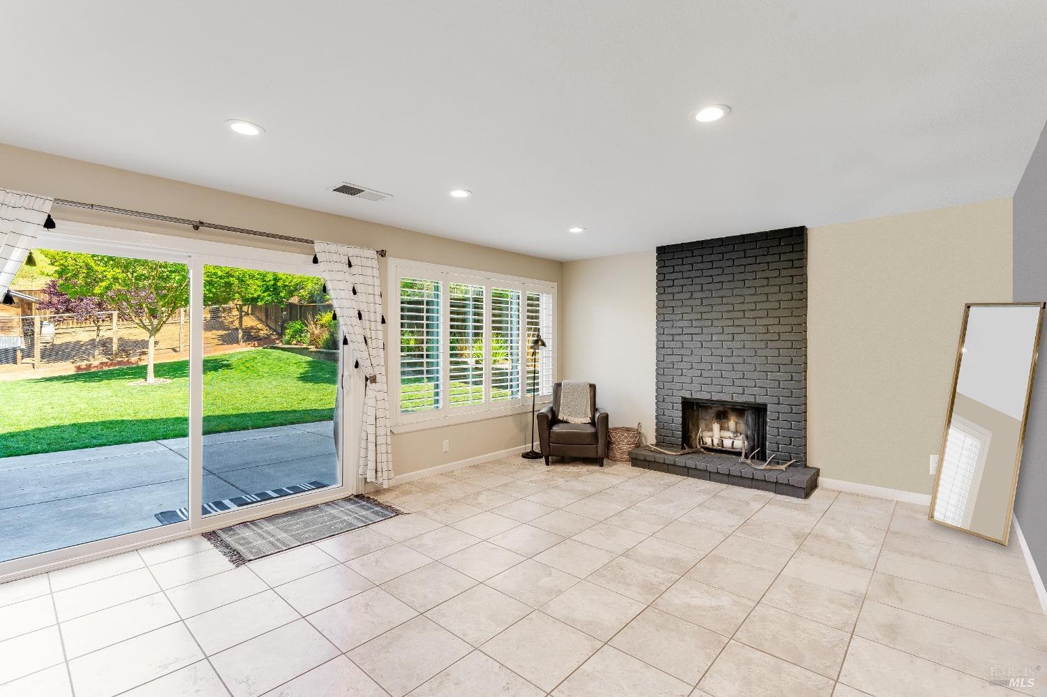 Detail Gallery Image 15 of 47 For 933 Rose Dr, Benicia,  CA 94510 - 3 Beds | 2/1 Baths