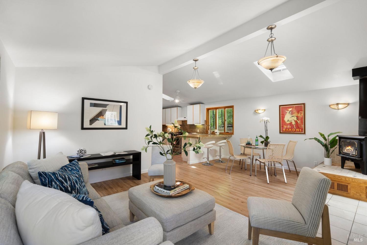 Detail Gallery Image 2 of 24 For 31 Aztec Ave, Forest Knolls,  CA 94933 - 2 Beds | 1 Baths