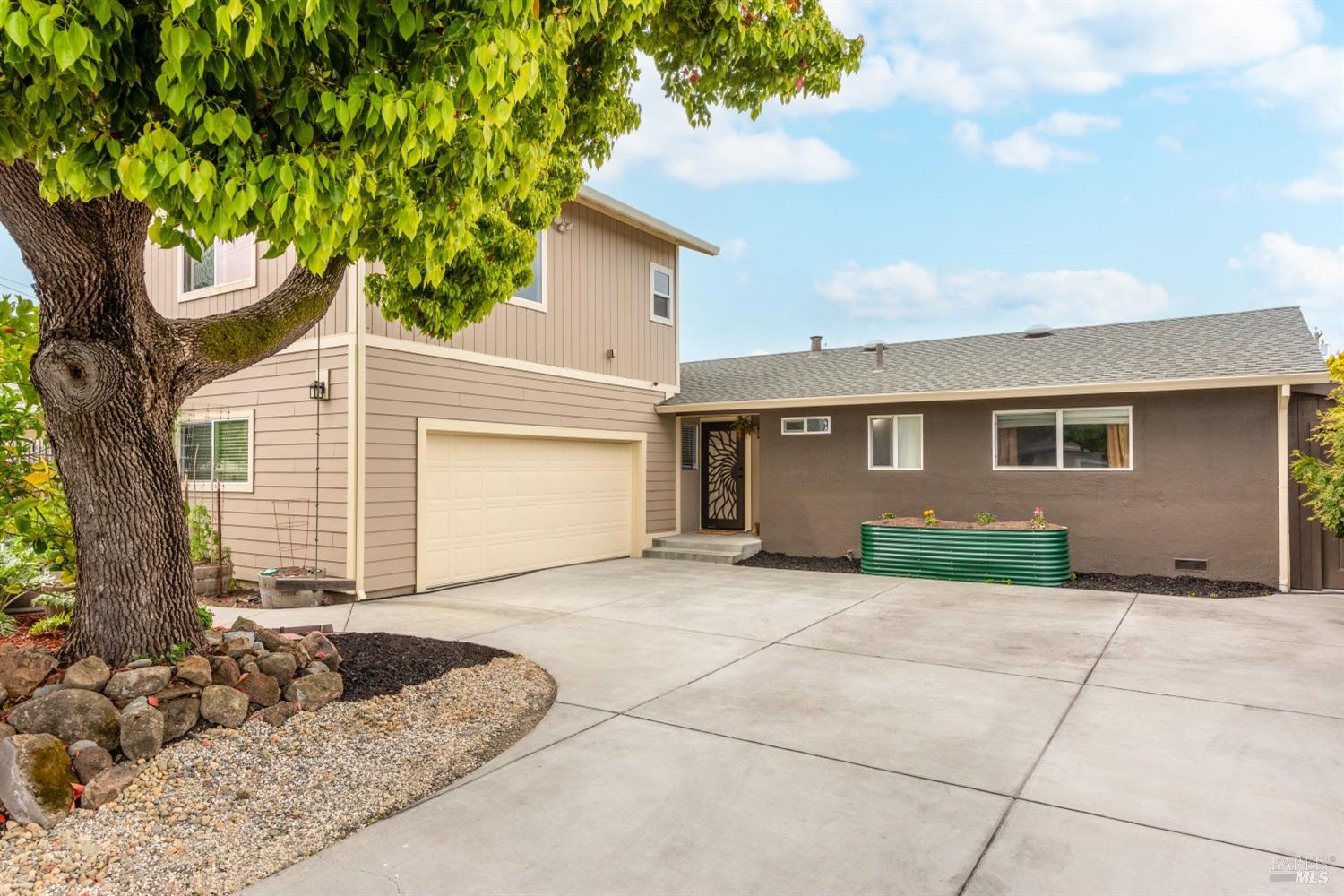 Detail Gallery Image 1 of 34 For 516 Alta Ave, Rohnert Park,  CA 94928 - 5 Beds | 3 Baths
