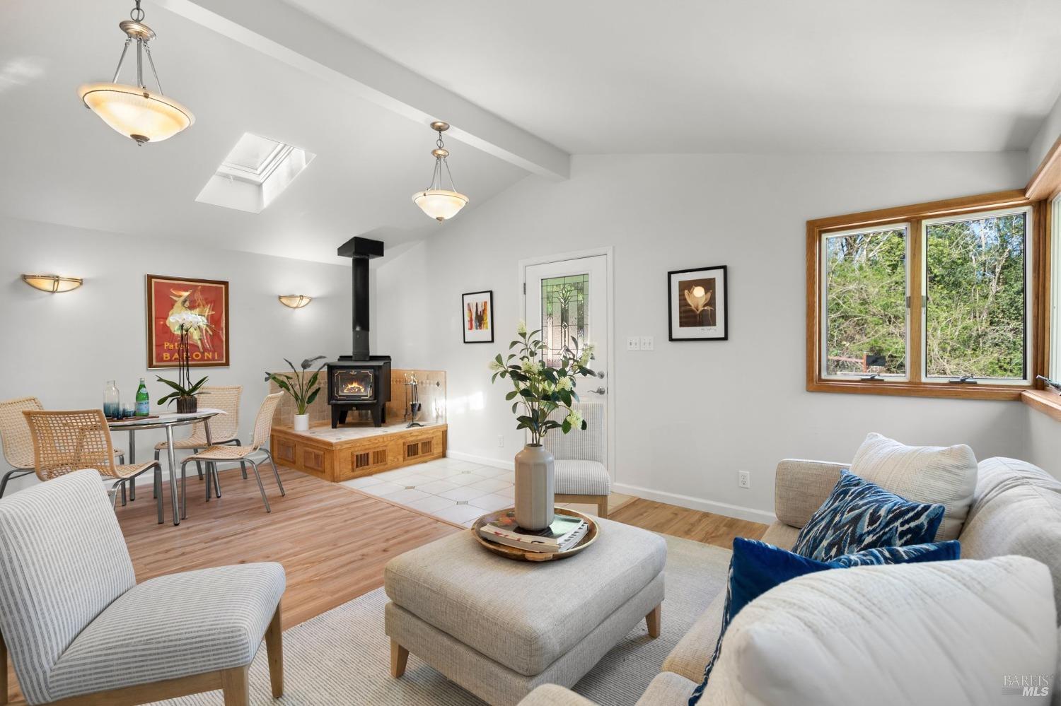Detail Gallery Image 5 of 24 For 31 Aztec Ave, Forest Knolls,  CA 94933 - 2 Beds | 1 Baths