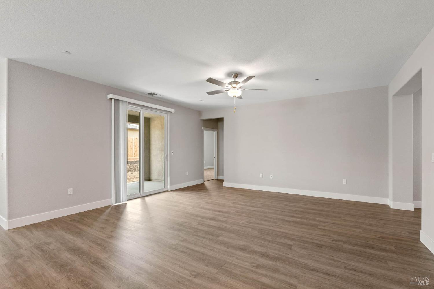 Detail Gallery Image 5 of 23 For 2230 Rustic Oak Ln, Rio Vista,  CA 94571 - 3 Beds | 2 Baths