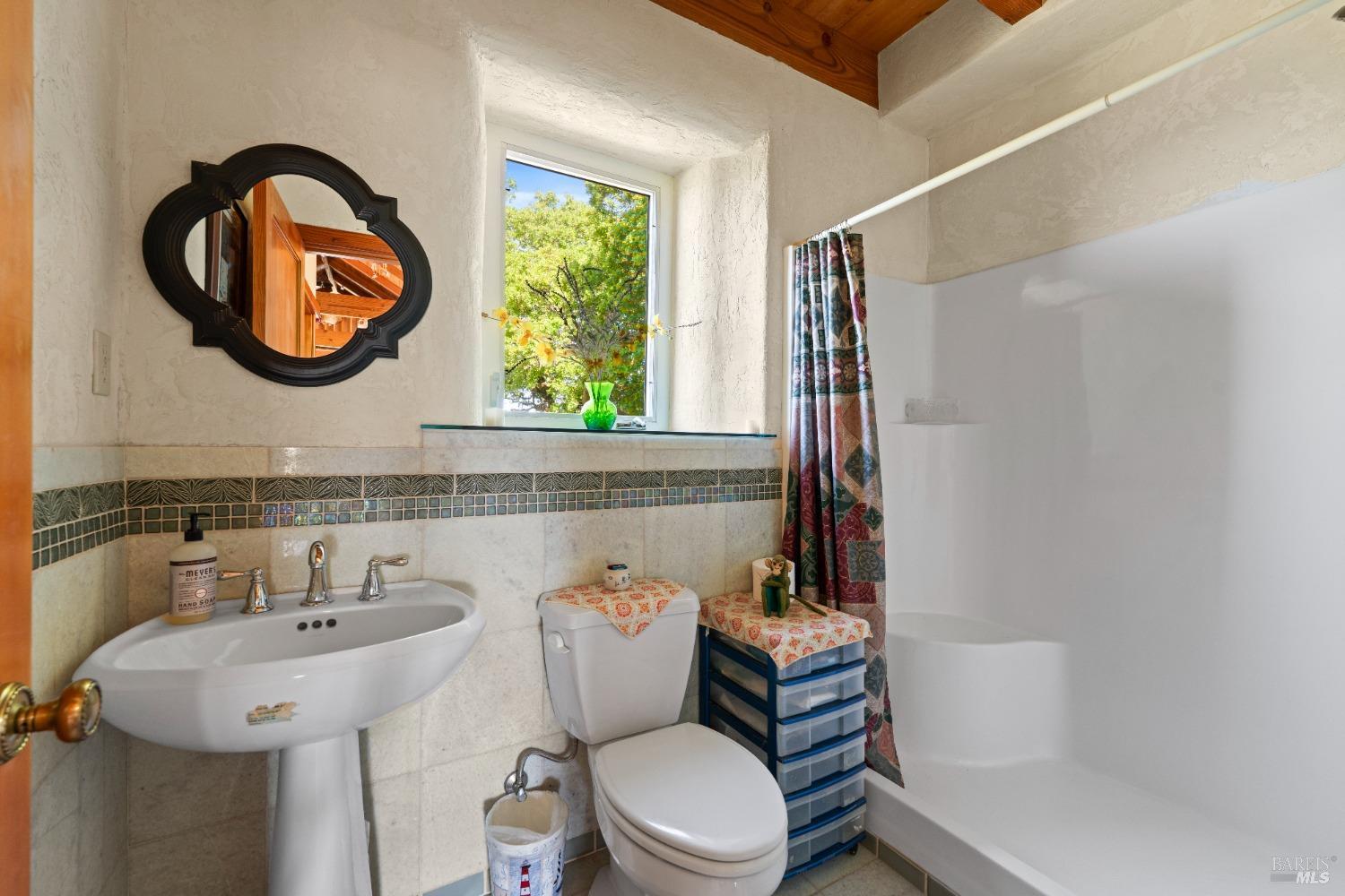 Detail Gallery Image 17 of 43 For 9655 Peachland Rd, Boonville,  CA 95415 - 4 Beds | 4 Baths