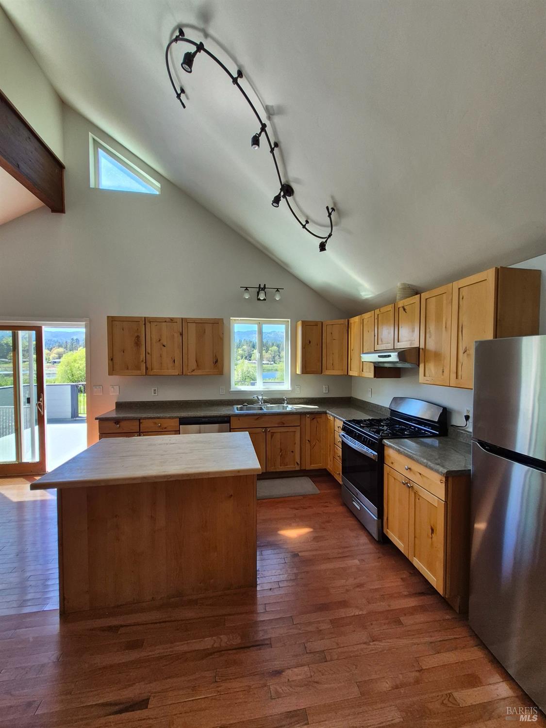 Detail Gallery Image 27 of 40 For 1431 Lakeside Dr, Laytonville,  CA 95454 - 3 Beds | 2 Baths