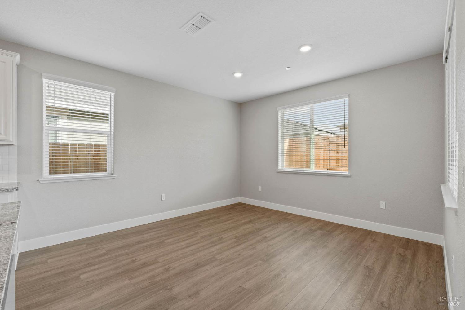 Detail Gallery Image 7 of 23 For 2230 Rustic Oak Ln, Rio Vista,  CA 94571 - 3 Beds | 2 Baths
