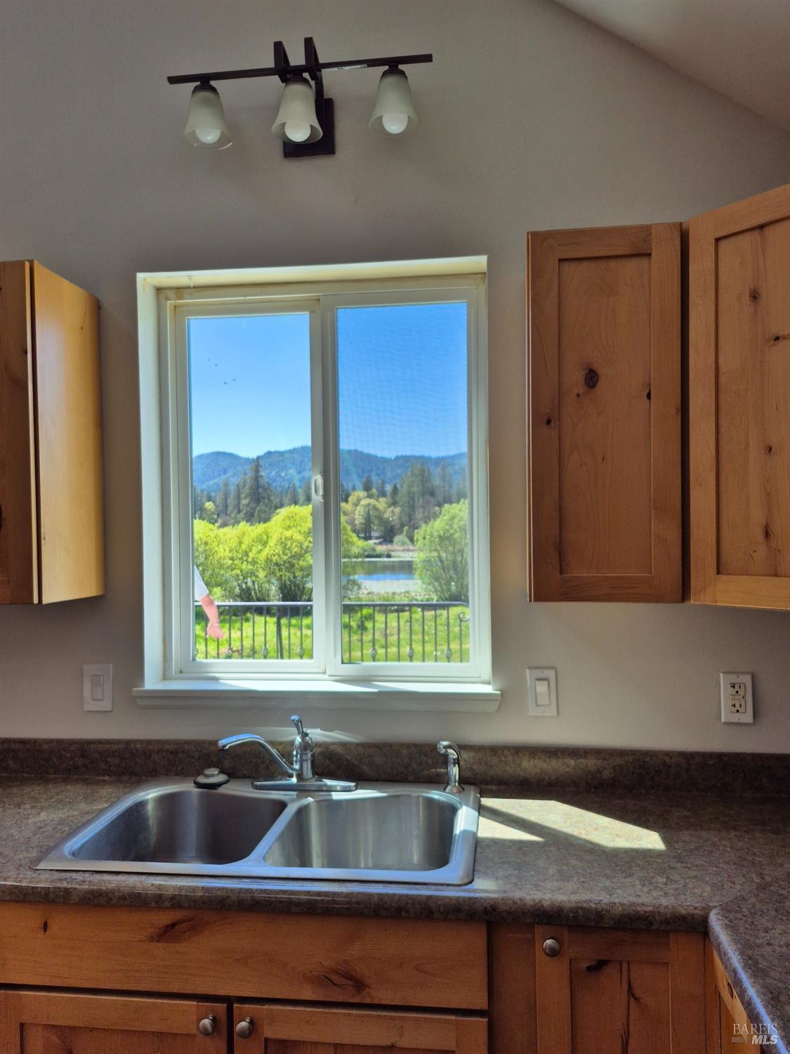 Detail Gallery Image 31 of 40 For 1431 Lakeside Dr, Laytonville,  CA 95454 - 3 Beds | 2 Baths