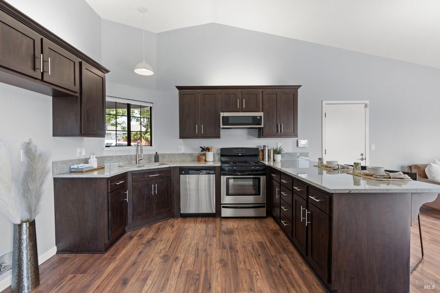 Detail Gallery Image 9 of 33 For 113 Pirates Cv, Vallejo,  CA 94591 - 3 Beds | 2 Baths