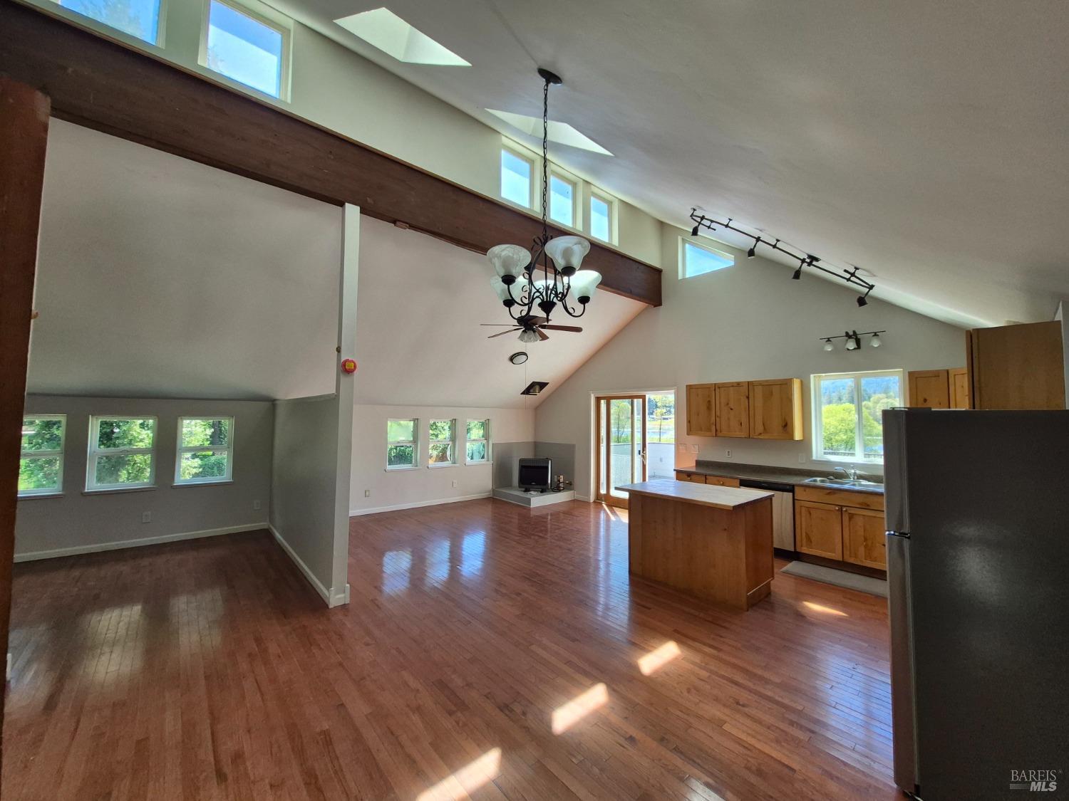 Detail Gallery Image 29 of 40 For 1431 Lakeside Dr, Laytonville,  CA 95454 - 3 Beds | 2 Baths