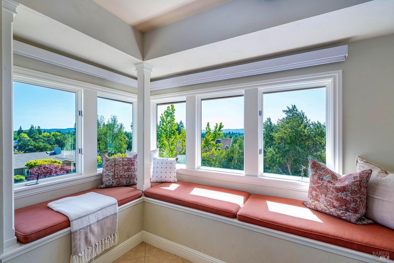 Detail Gallery Image 27 of 67 For 14 Maui Way, Napa,  CA 94558 - 4 Beds | 3 Baths