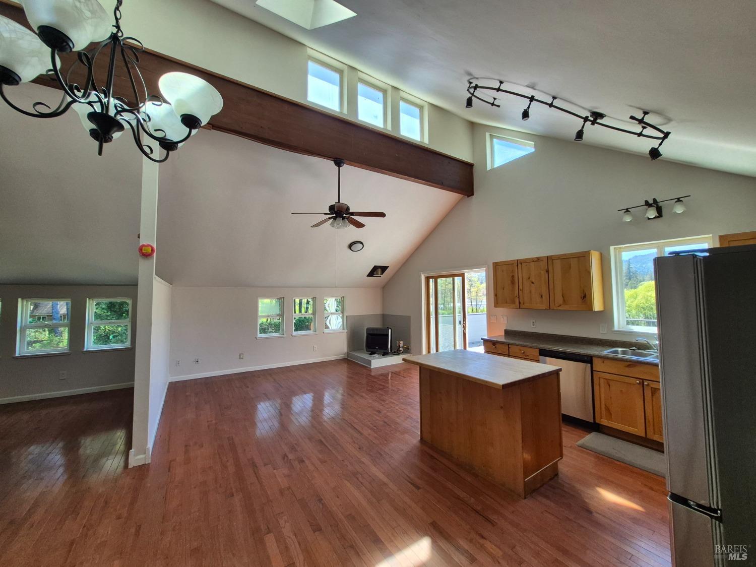 Detail Gallery Image 25 of 40 For 1431 Lakeside Dr, Laytonville,  CA 95454 - 3 Beds | 2 Baths