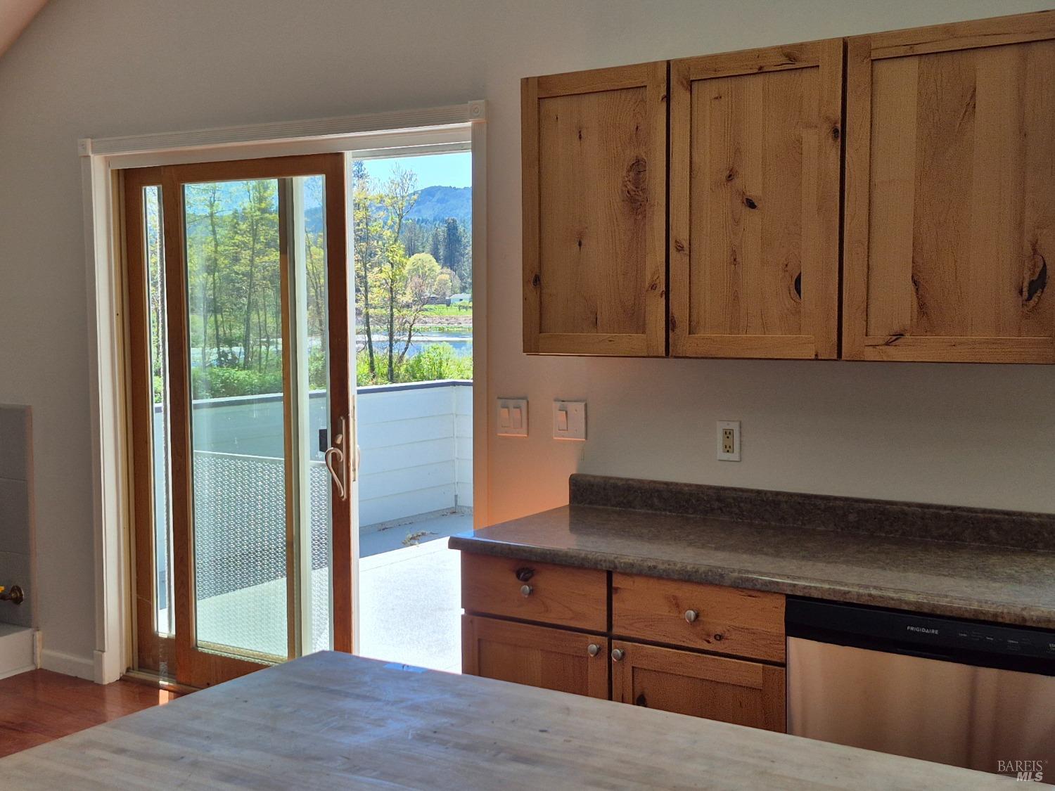 Detail Gallery Image 30 of 40 For 1431 Lakeside Dr, Laytonville,  CA 95454 - 3 Beds | 2 Baths