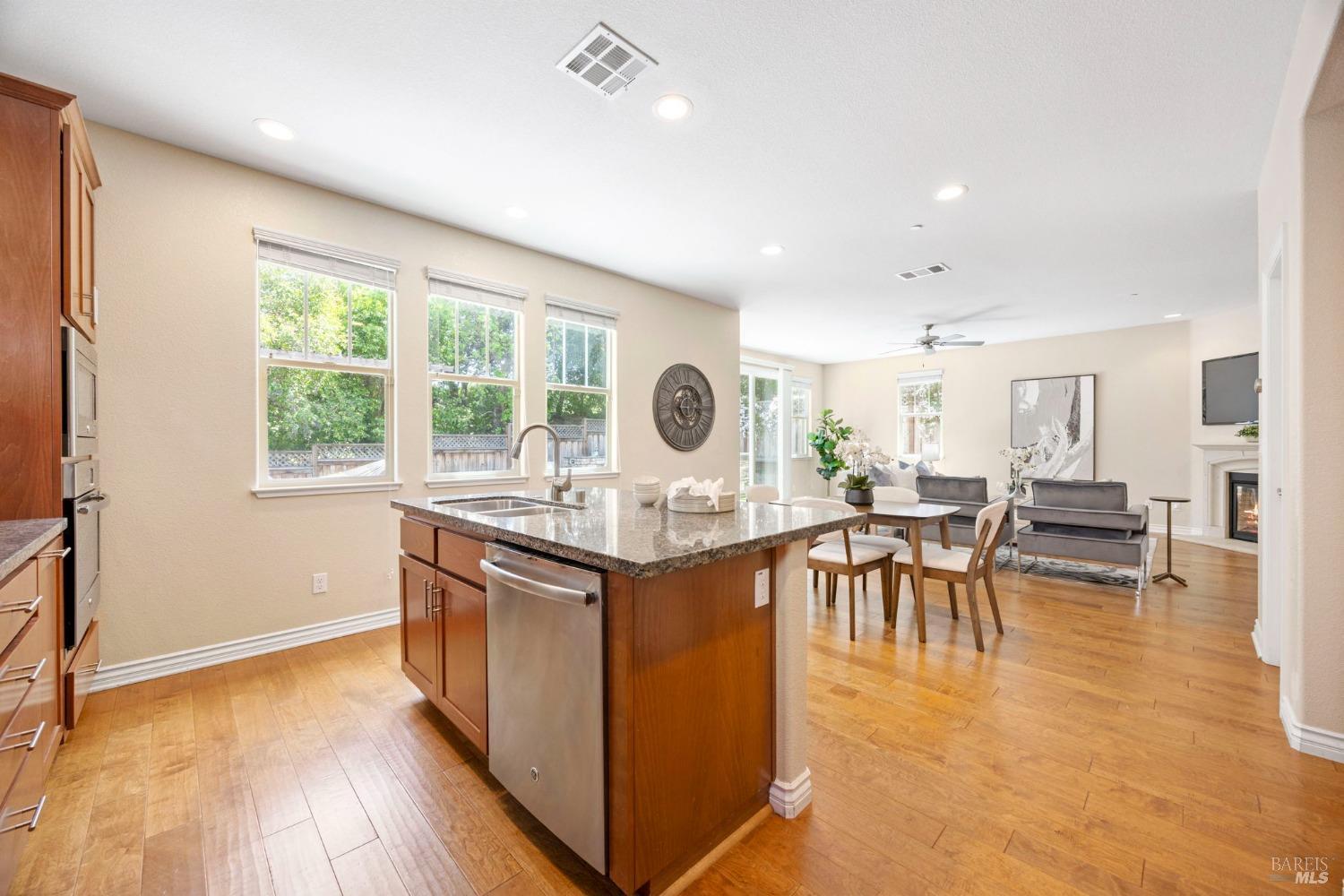 Detail Gallery Image 24 of 73 For 34 Canyon Green Loop, Novato,  CA 94947 - 4 Beds | 3 Baths