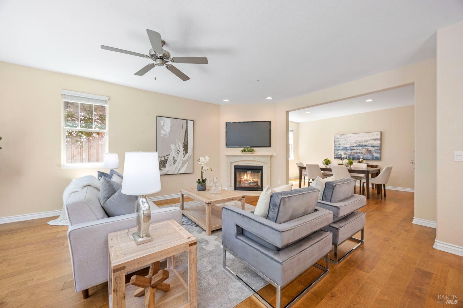 Detail Gallery Image 15 of 73 For 34 Canyon Green Loop, Novato,  CA 94947 - 4 Beds | 3 Baths