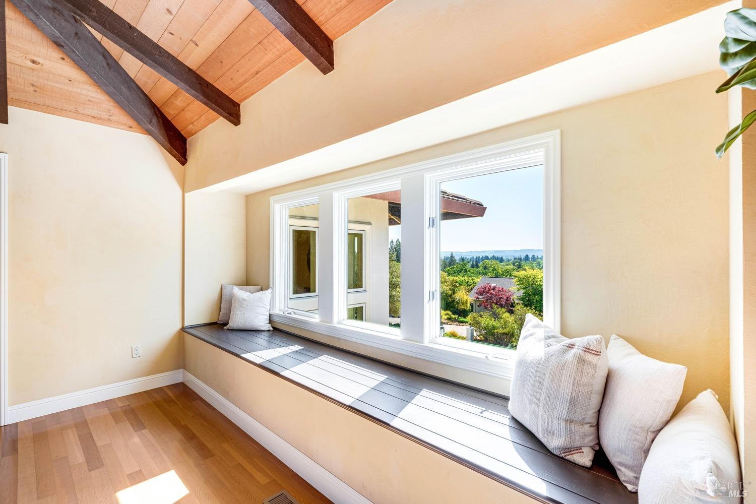 Detail Gallery Image 14 of 67 For 14 Maui Way, Napa,  CA 94558 - 4 Beds | 3 Baths