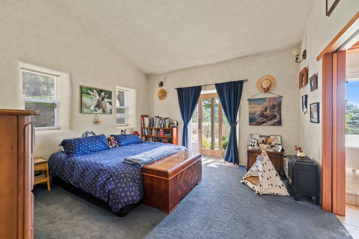 Detail Gallery Image 10 of 43 For 9655 Peachland Rd, Boonville,  CA 95415 - 4 Beds | 4 Baths