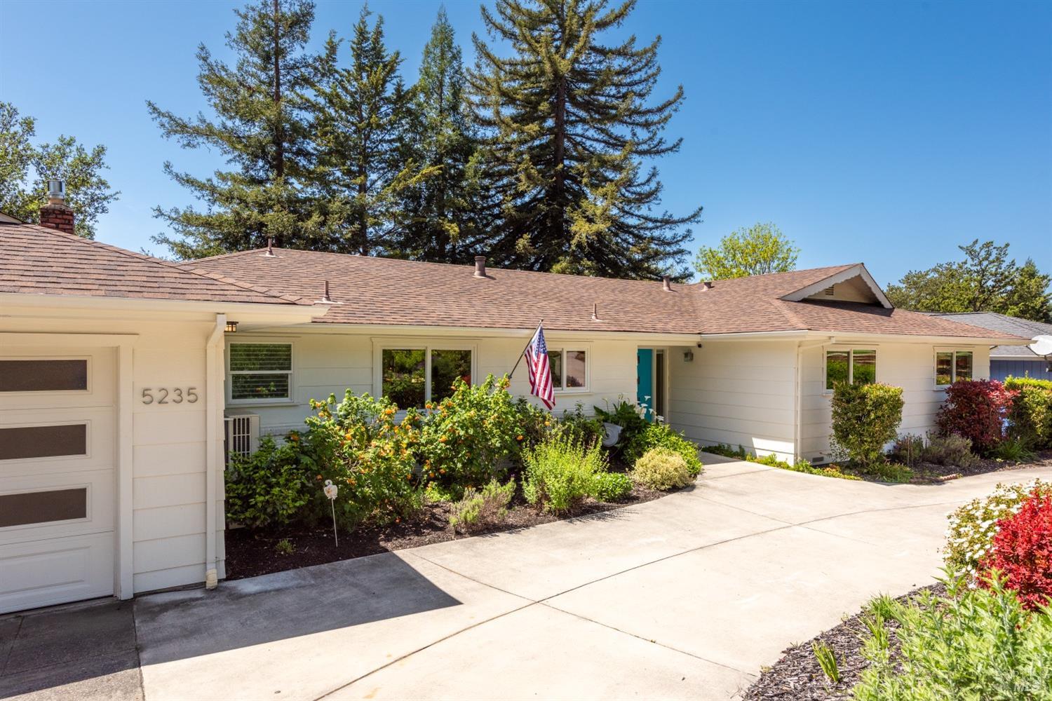 Detail Gallery Image 1 of 1 For 5235 Carriage Ln, Santa Rosa,  CA 95403 - 3 Beds | 2/1 Baths