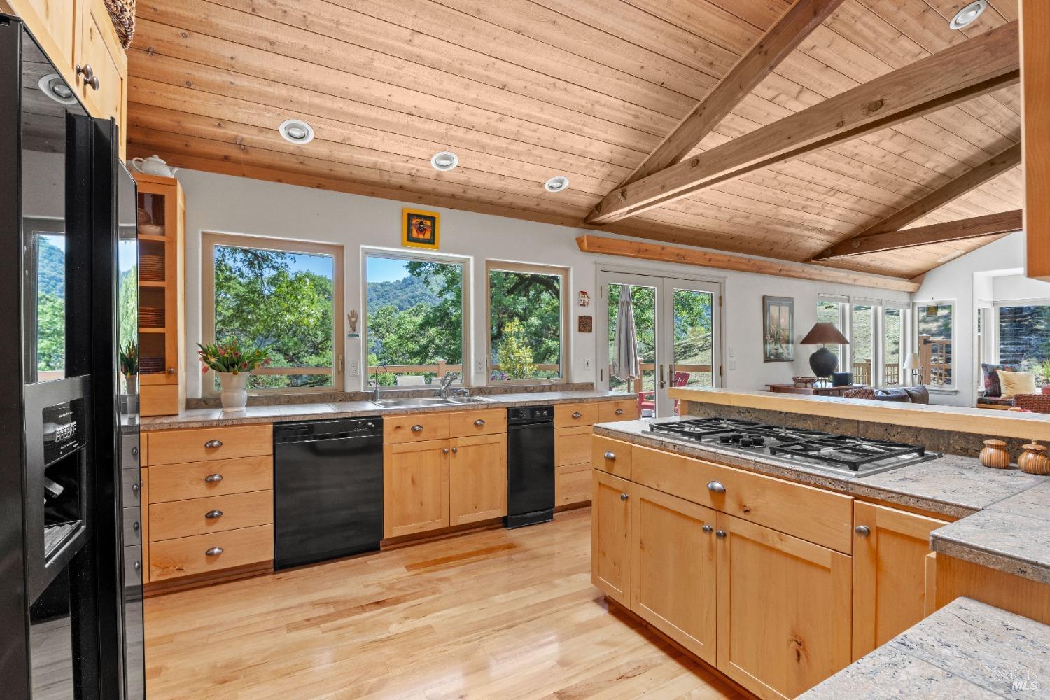 Detail Gallery Image 13 of 56 For 3400 Mcnab Ranch Rd, Ukiah,  CA 95482 - 3 Beds | 2 Baths
