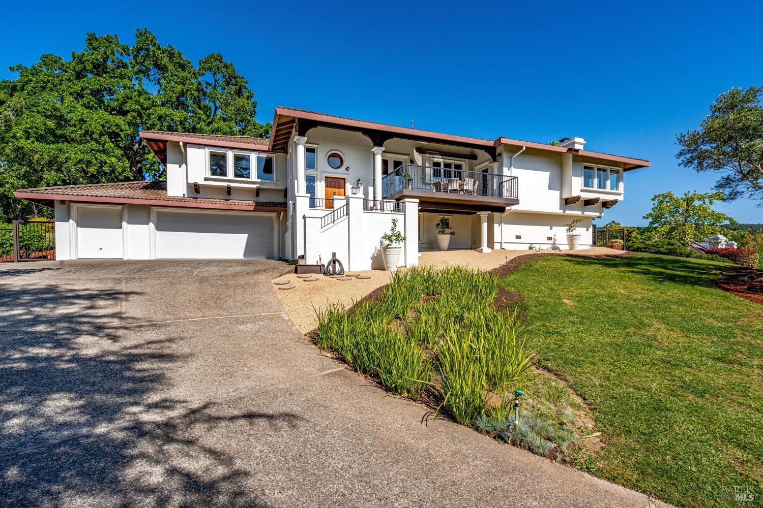 Detail Gallery Image 2 of 67 For 14 Maui Way, Napa,  CA 94558 - 4 Beds | 3 Baths