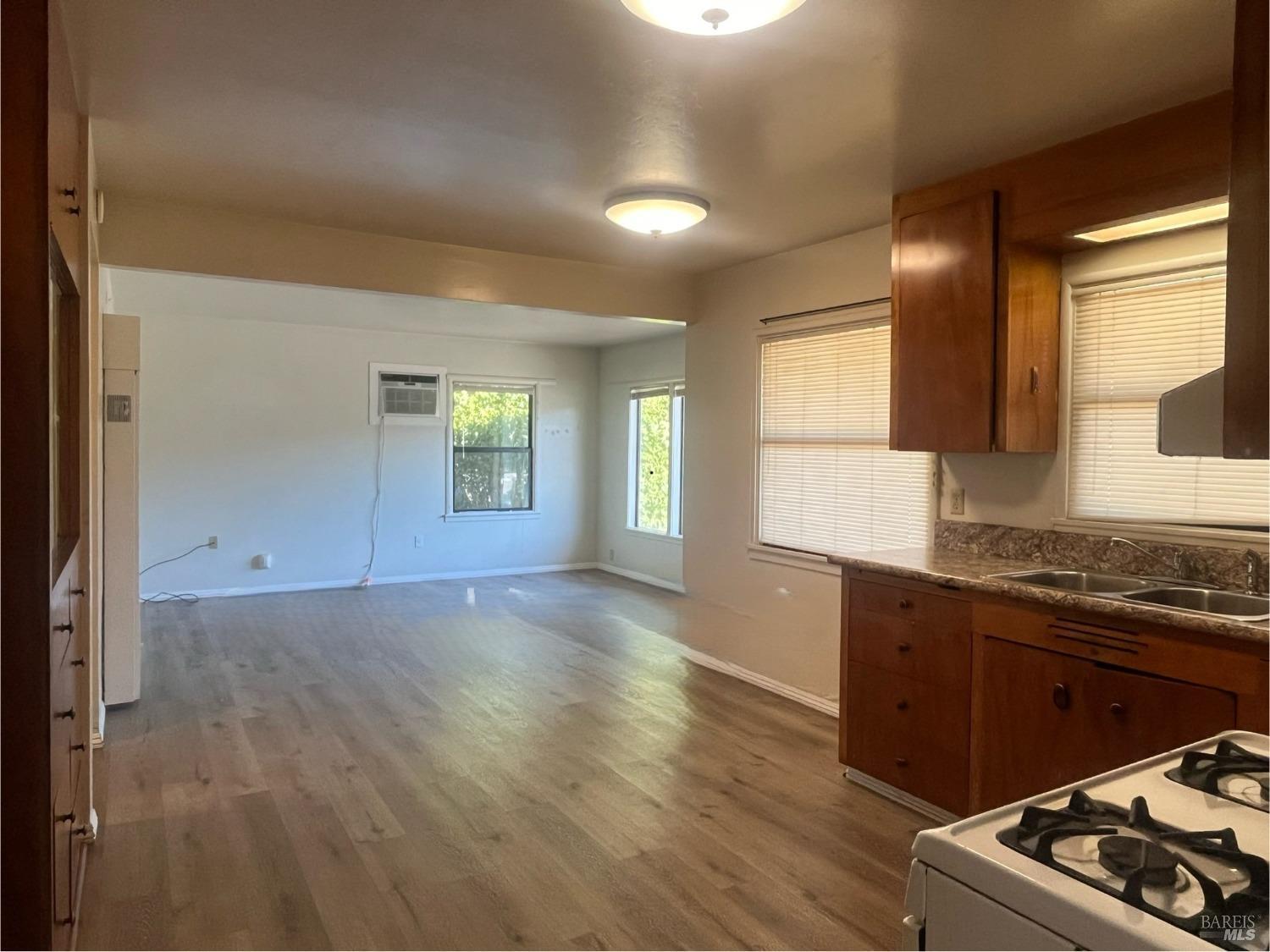 Detail Gallery Image 6 of 10 For 121 S East St, Cloverdale,  CA 95425 - – Beds | – Baths