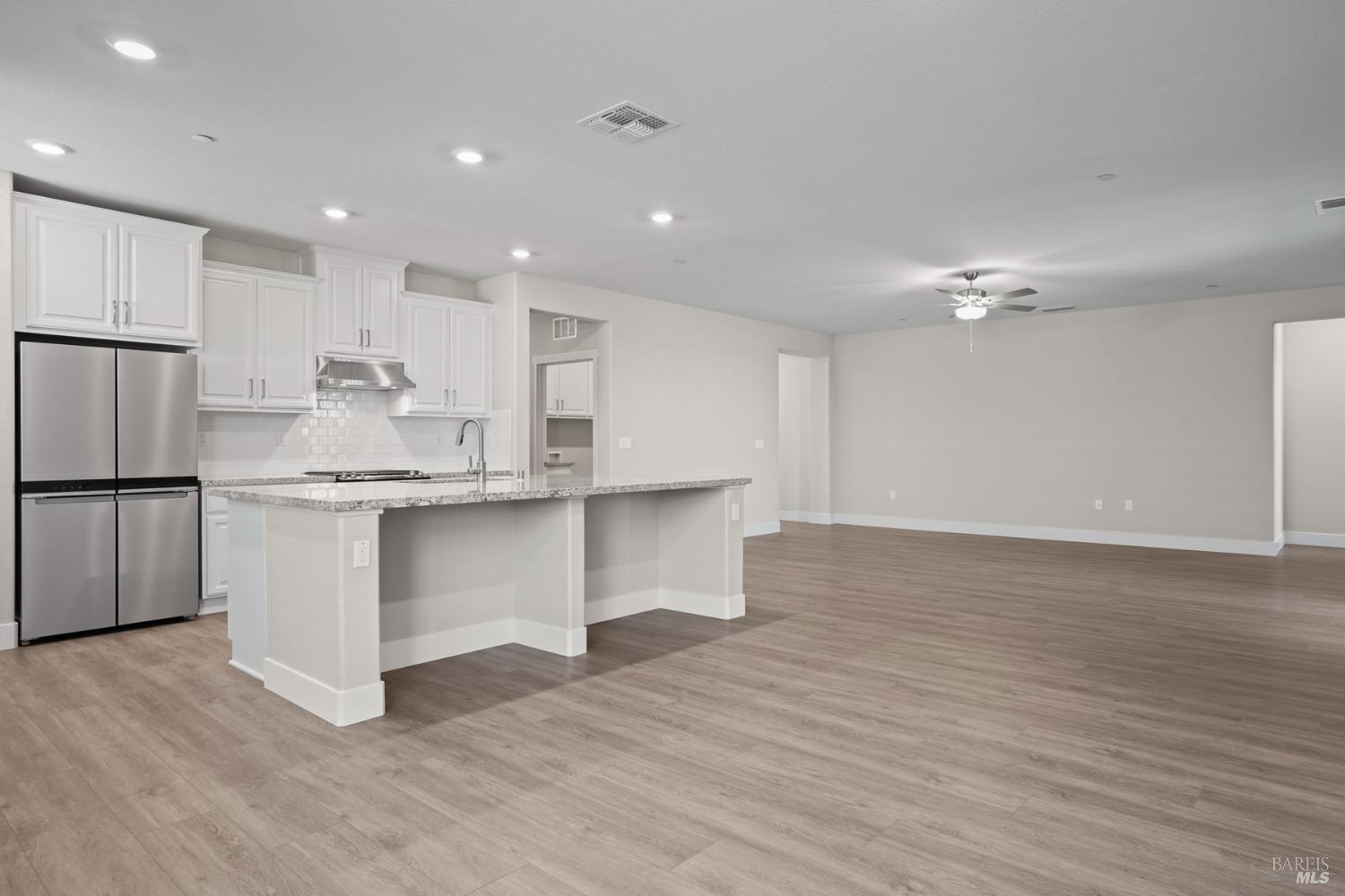 Detail Gallery Image 5 of 23 For 2240 Rustic Oak Ln, Rio Vista,  CA 94571 - 3 Beds | 3 Baths