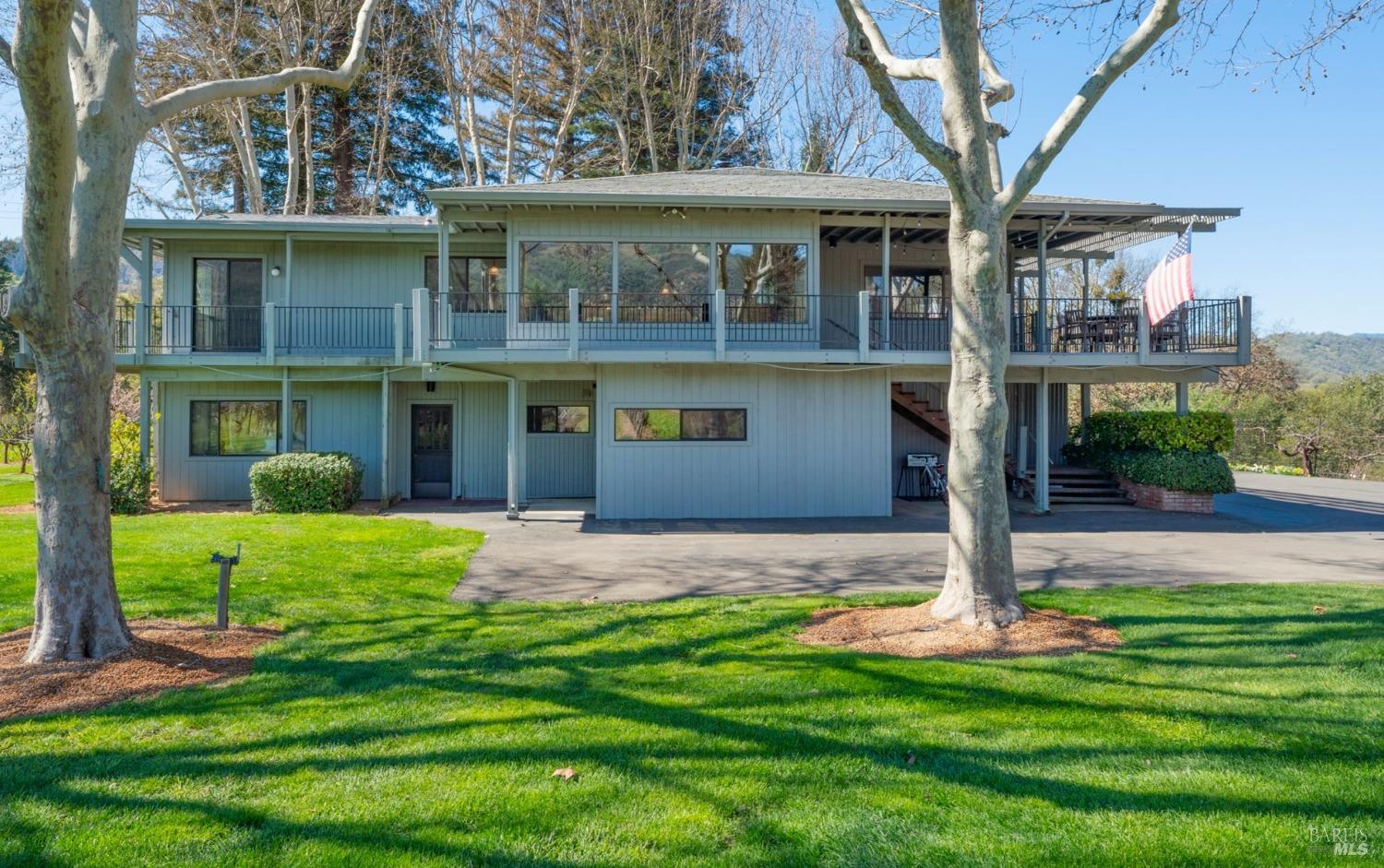 Detail Gallery Image 4 of 53 For 6201 Old River Rd, Ukiah,  CA 95482 - 4 Beds | 2 Baths