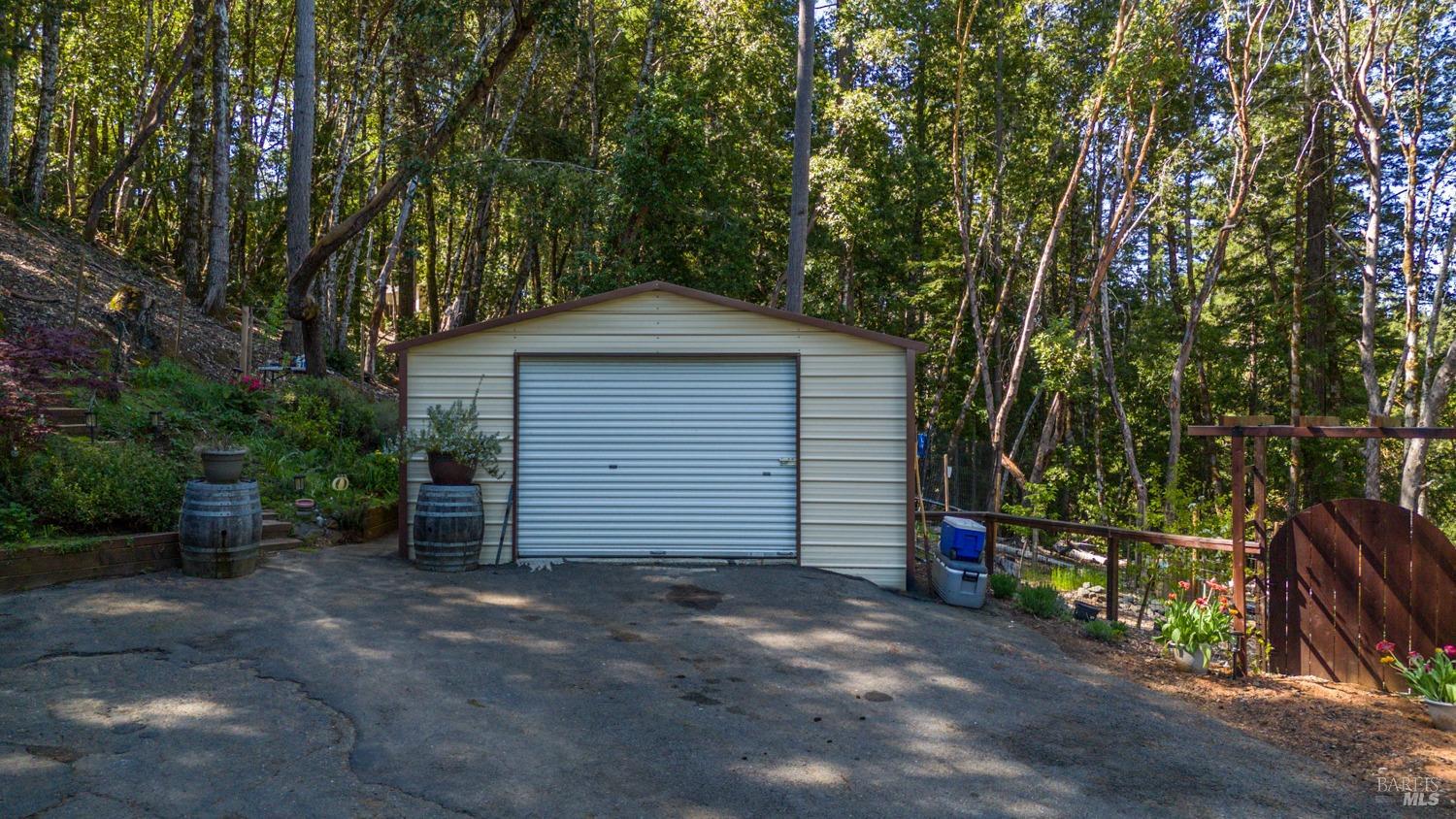 Detail Gallery Image 5 of 24 For 2006 Lupine Dr, Willits,  CA 95490 - 3 Beds | 1/1 Baths