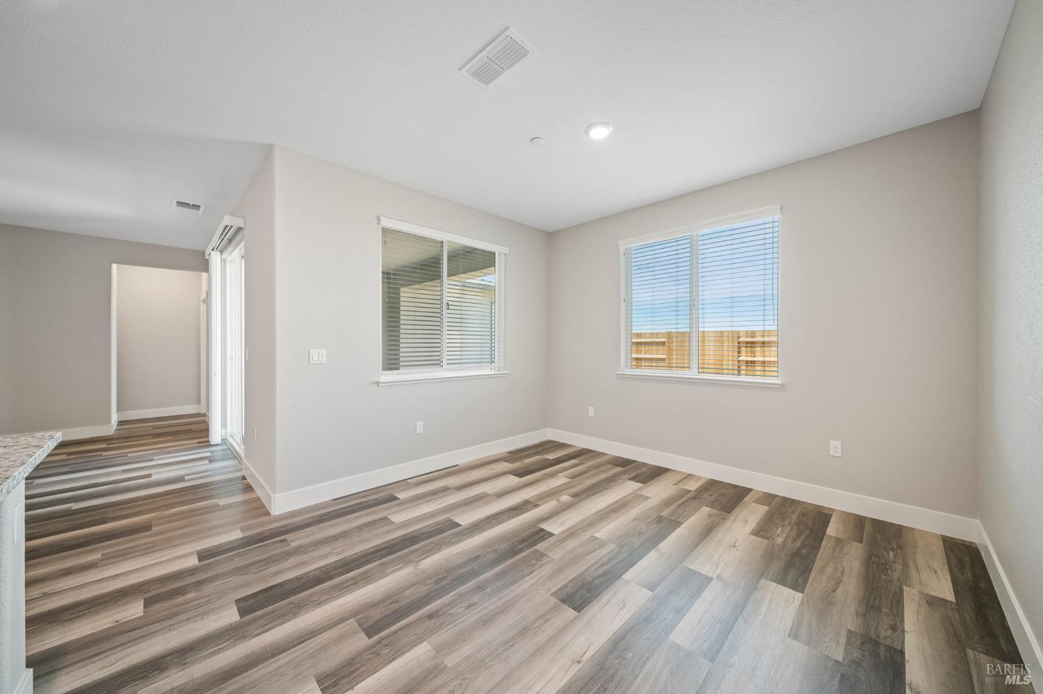 Detail Gallery Image 10 of 21 For 2220 Rustic Oak Ln, Rio Vista,  CA 94571 - 2 Beds | 2 Baths