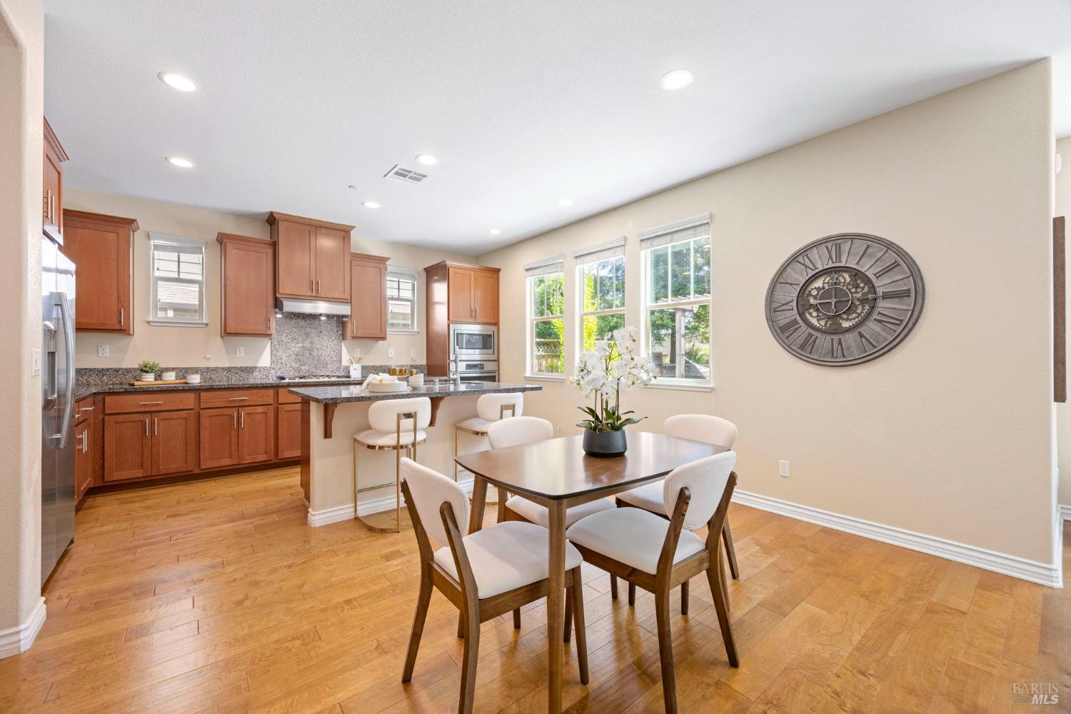 Detail Gallery Image 13 of 73 For 34 Canyon Green Loop, Novato,  CA 94947 - 4 Beds | 3 Baths