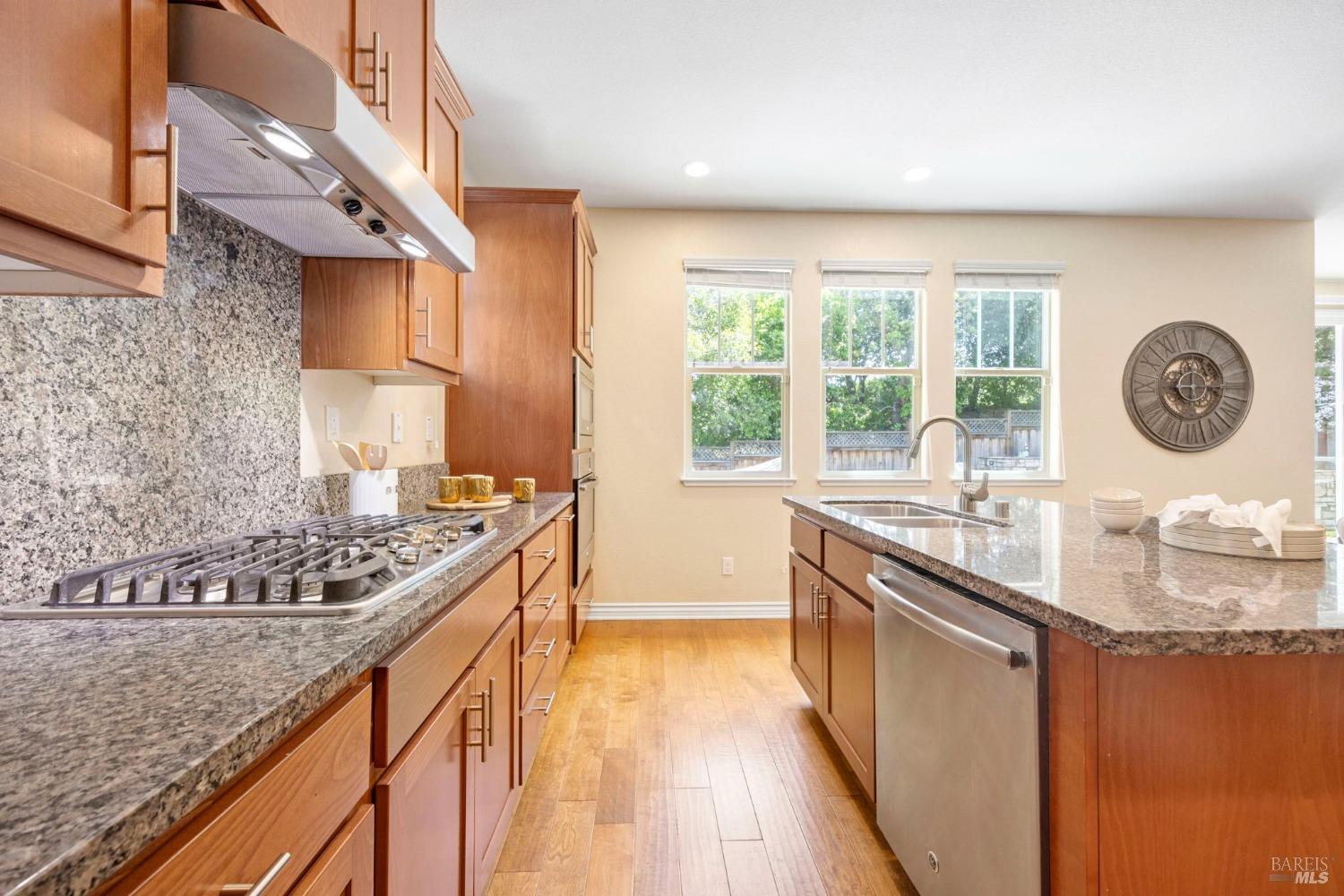 Detail Gallery Image 22 of 73 For 34 Canyon Green Loop, Novato,  CA 94947 - 4 Beds | 3 Baths