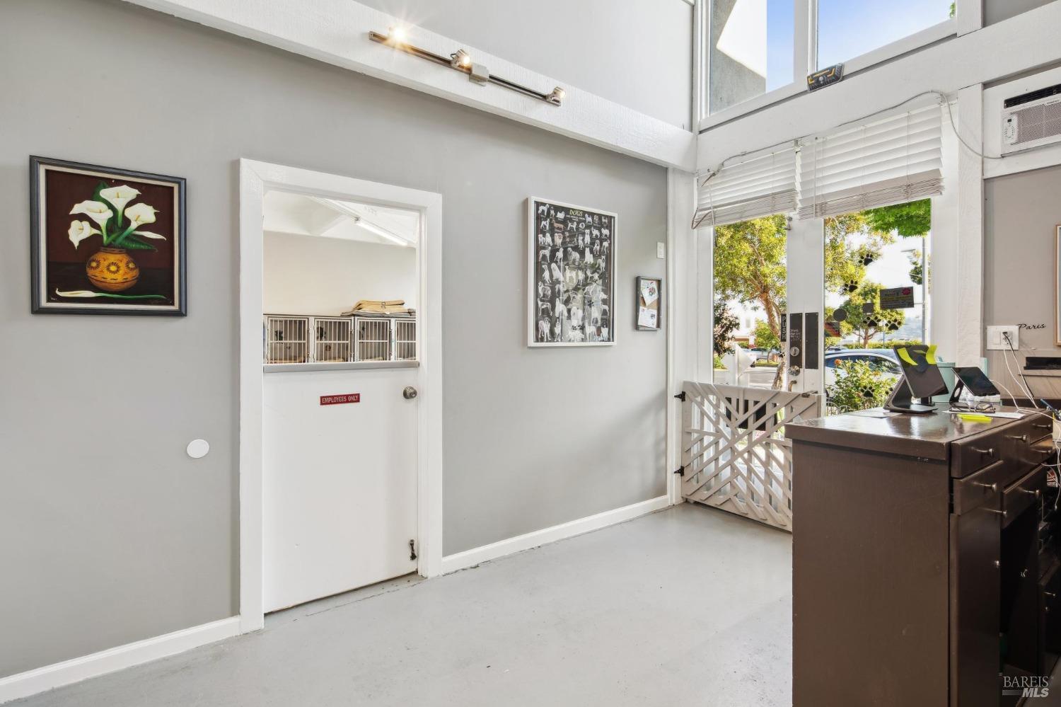 Detail Gallery Image 10 of 33 For 219 Caledonia St, Sausalito,  CA 94965 - – Beds | – Baths