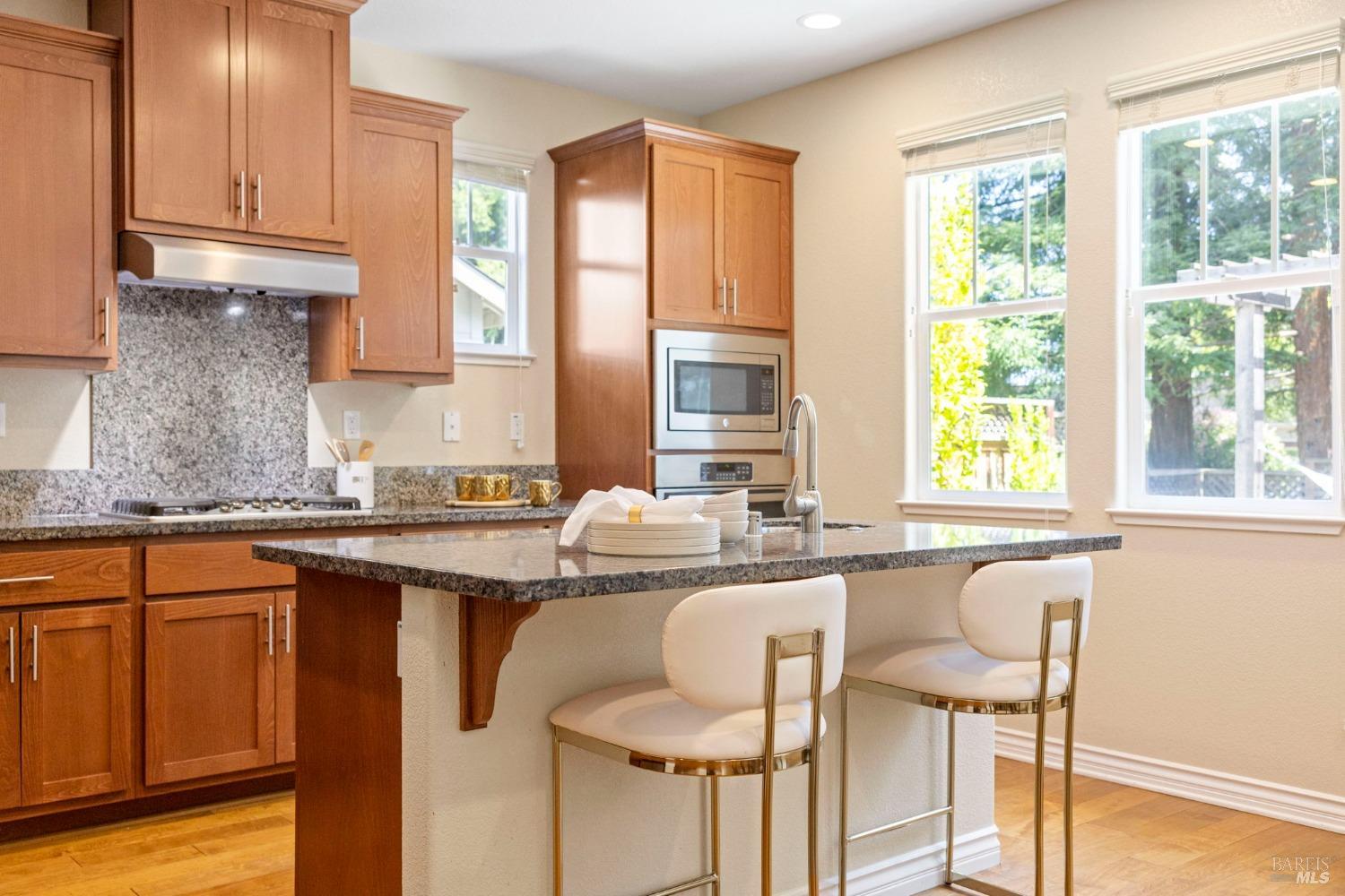 Detail Gallery Image 20 of 73 For 34 Canyon Green Loop, Novato,  CA 94947 - 4 Beds | 3 Baths
