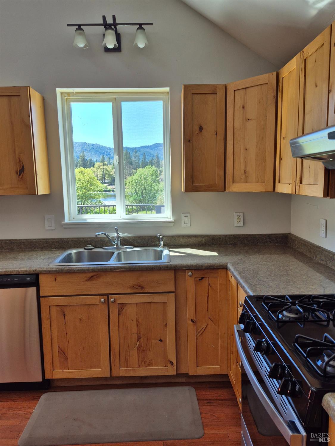 Detail Gallery Image 32 of 40 For 1431 Lakeside Dr, Laytonville,  CA 95454 - 3 Beds | 2 Baths