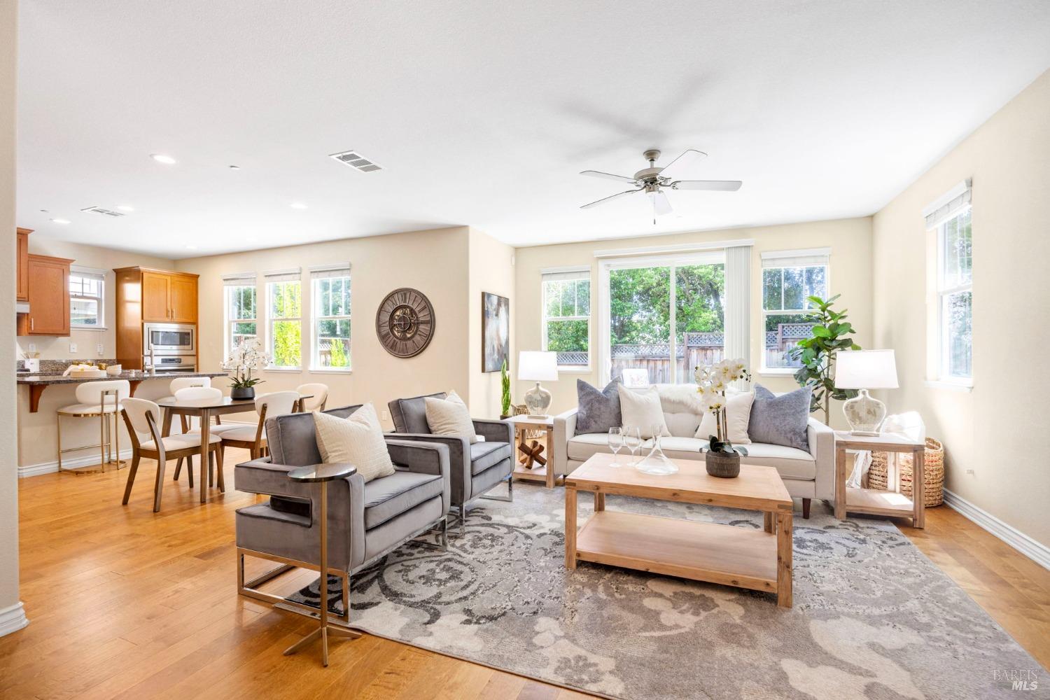 Detail Gallery Image 14 of 73 For 34 Canyon Green Loop, Novato,  CA 94947 - 4 Beds | 3 Baths