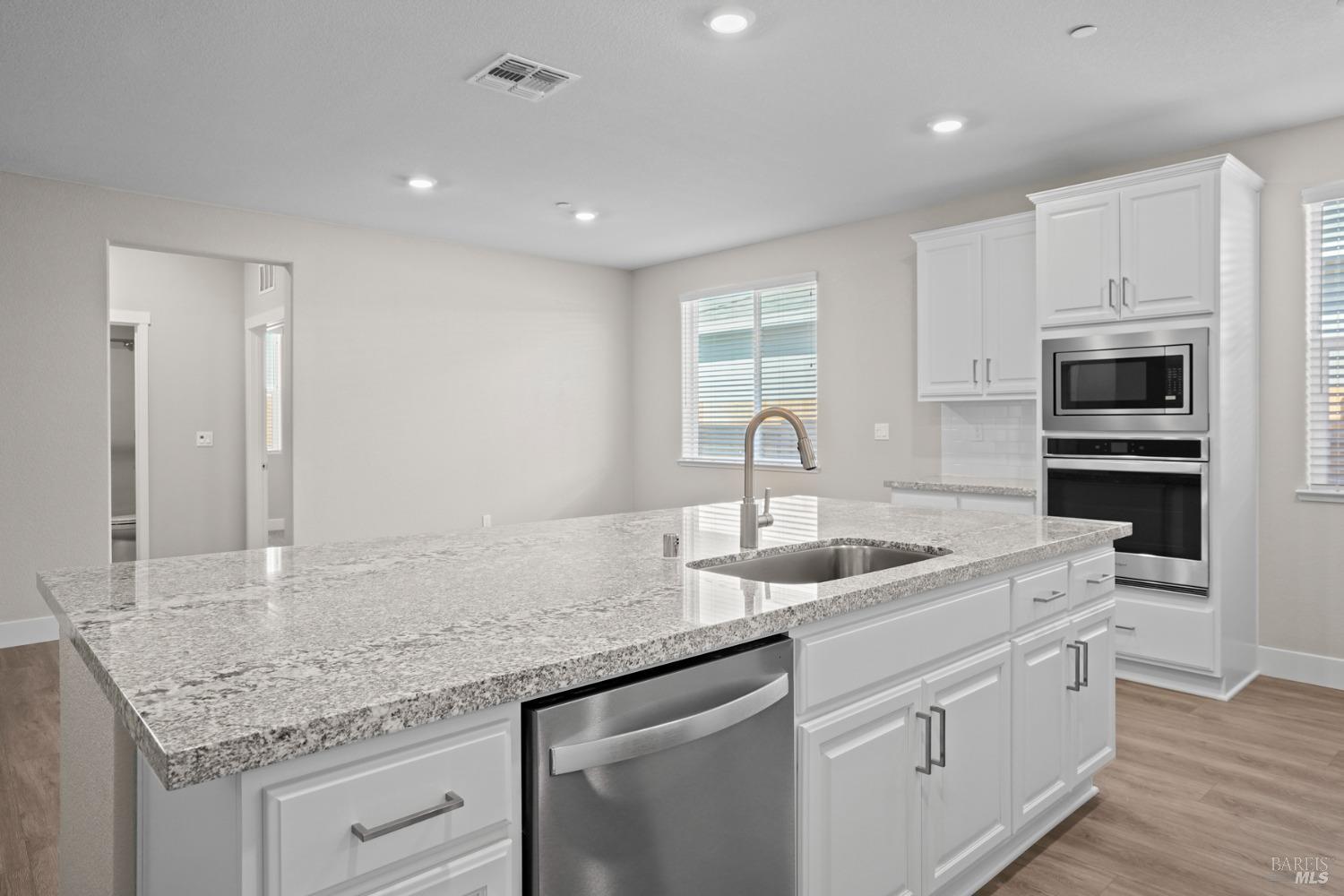 Detail Gallery Image 8 of 23 For 2240 Rustic Oak Ln, Rio Vista,  CA 94571 - 3 Beds | 3 Baths
